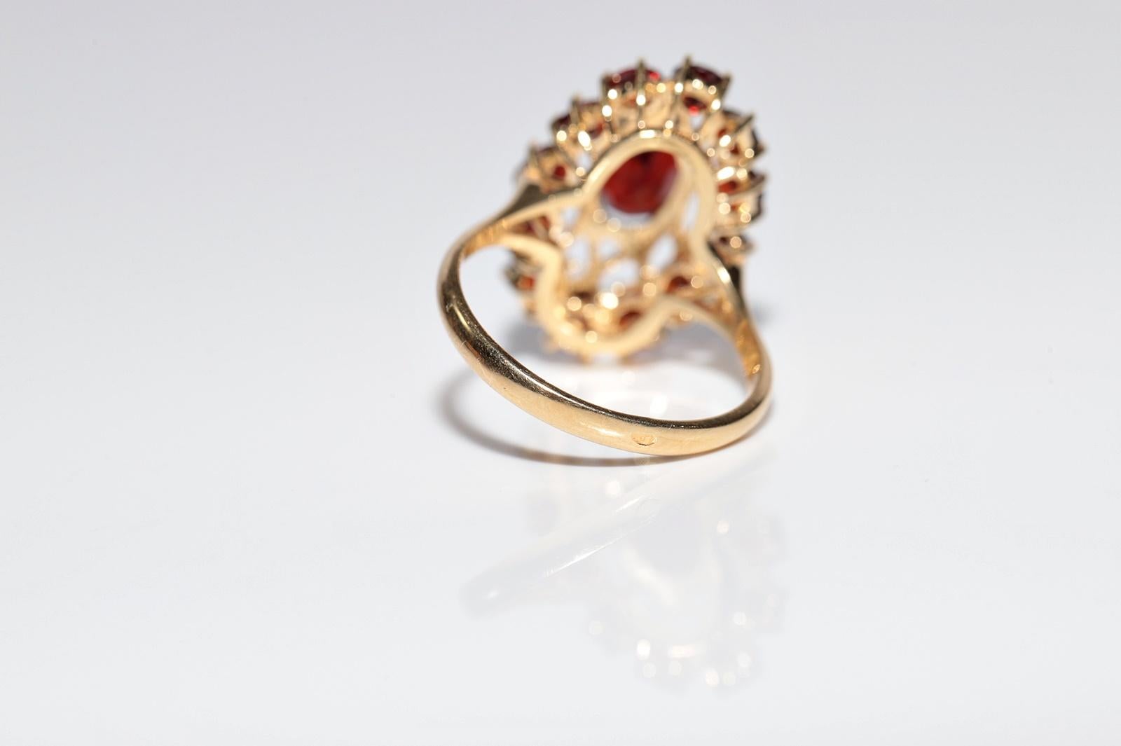 Vintage 18k Gold Natural Garnet Decorated Ring For Sale 7