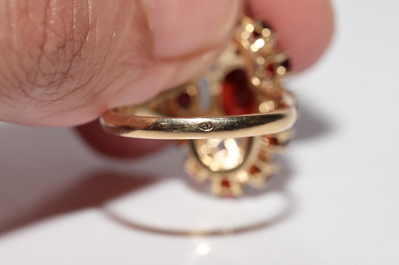 Vintage 18k Gold Natural Garnet Decorated Ring For Sale 8