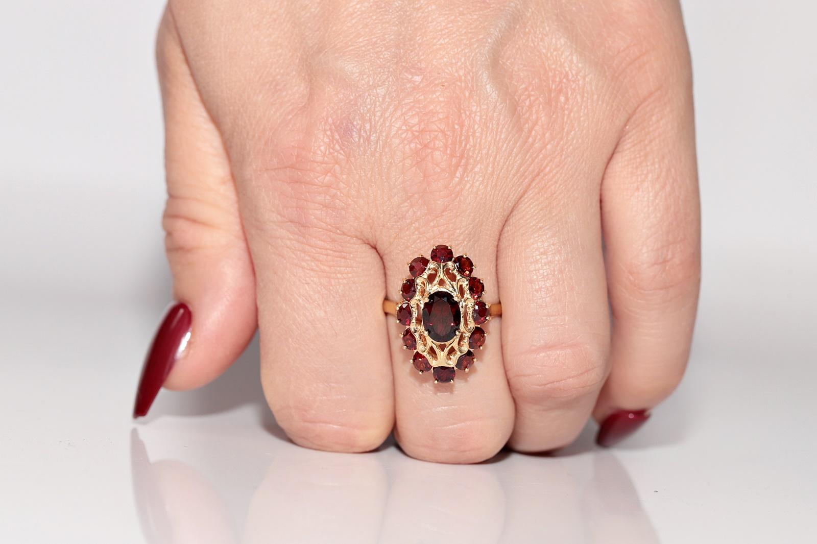 Retro Vintage 18k Gold Natural Garnet Decorated Ring For Sale