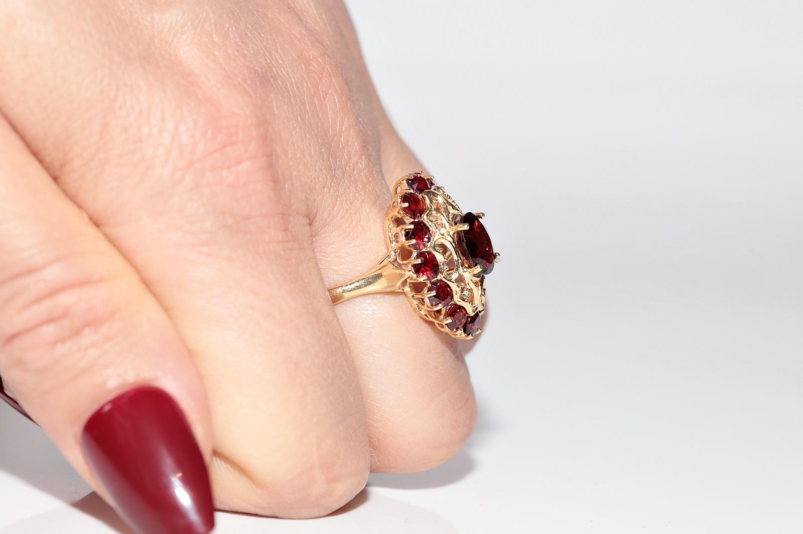 Vintage 18k Gold Natural Garnet Decorated Ring In Good Condition For Sale In Fatih/İstanbul, 34