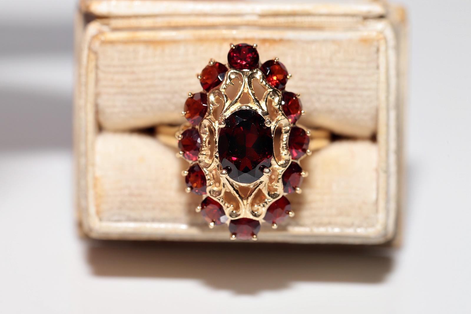 Women's Vintage 18k Gold Natural Garnet Decorated Ring For Sale