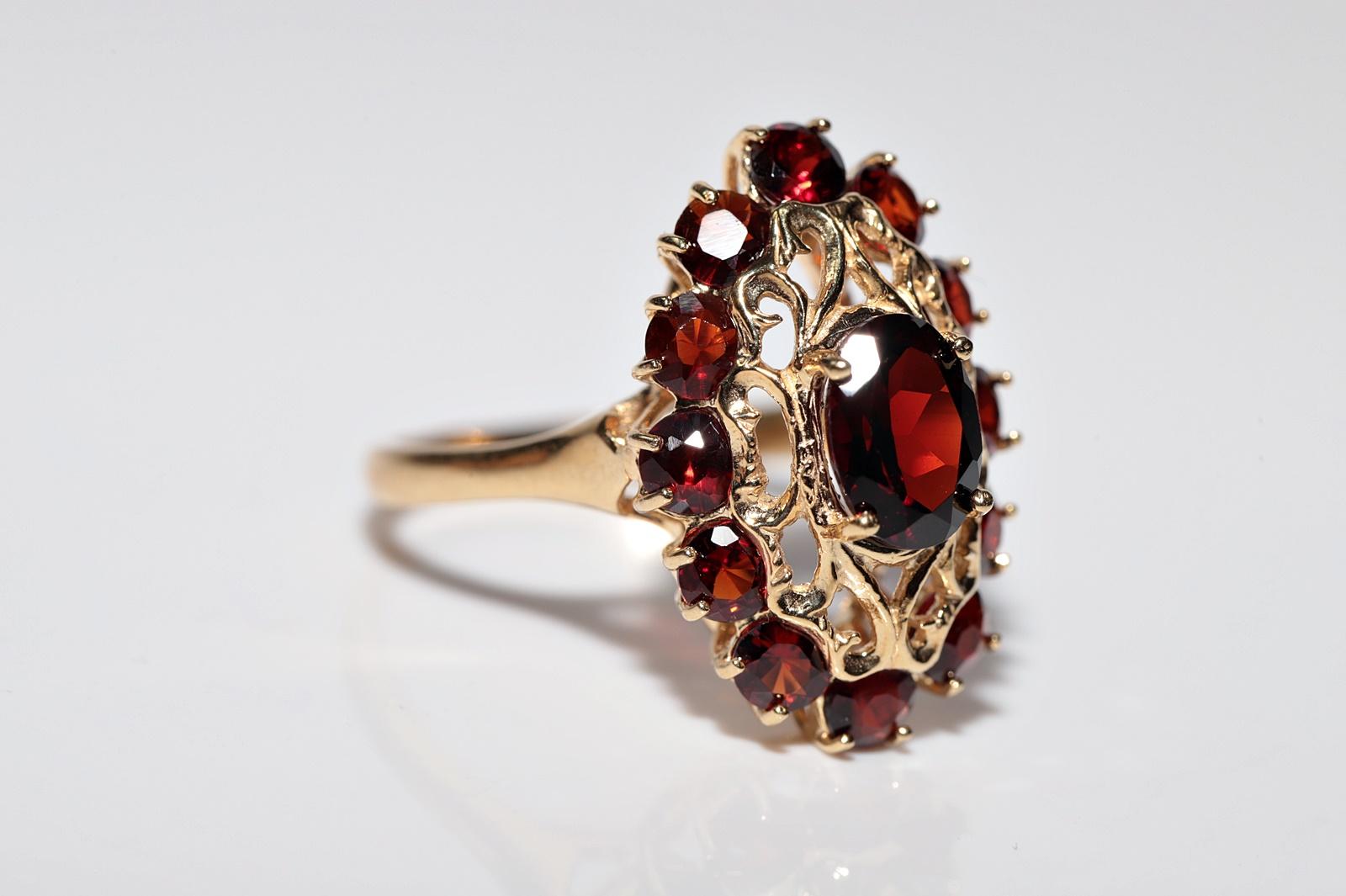 Vintage 18k Gold Natural Garnet Decorated Ring For Sale 3