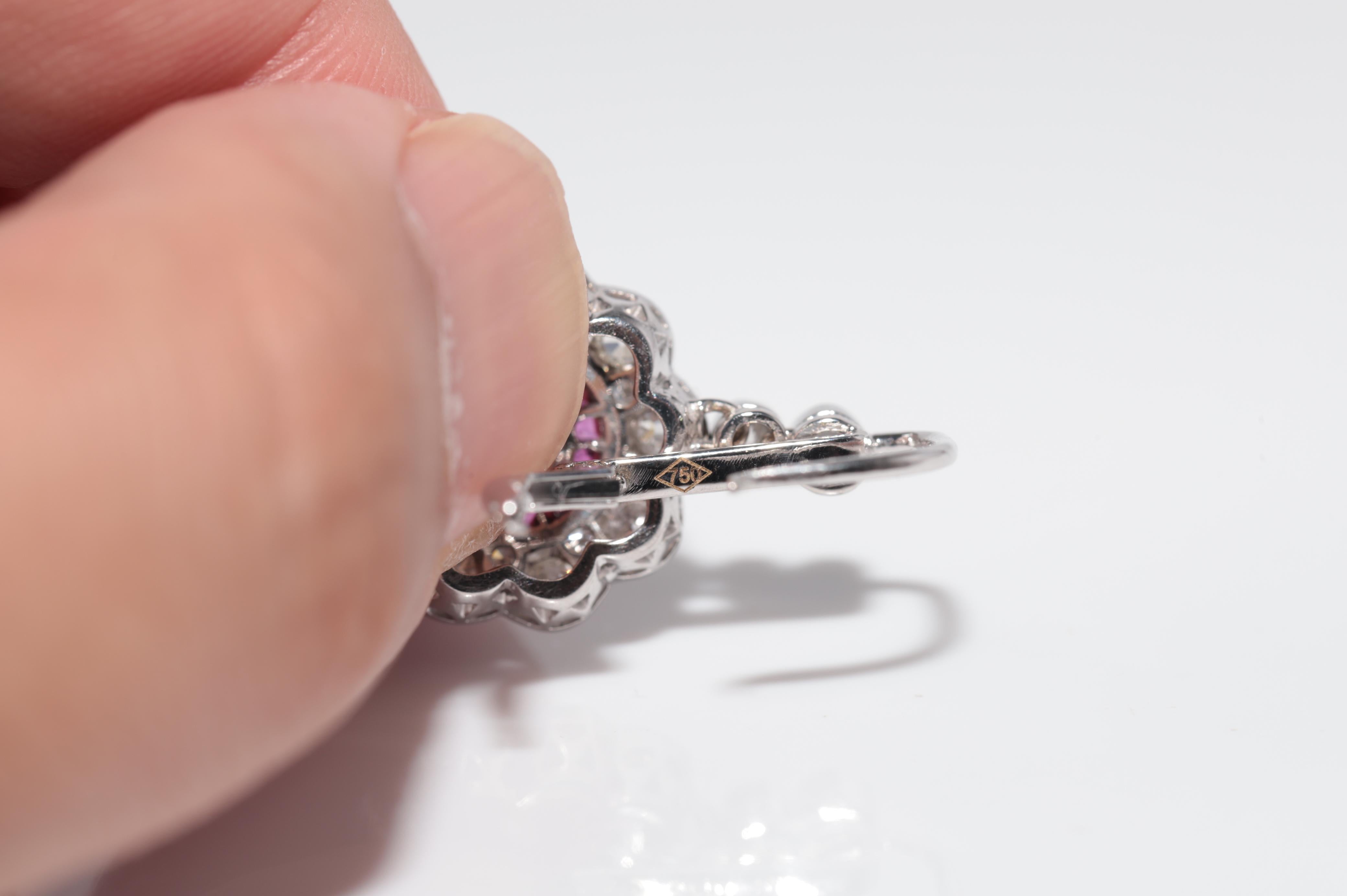 Ohrring aus 18 Karat Gold mit natürlichem Diamanten im Altschliff und Rubin im Kaliberschliff im Angebot 14