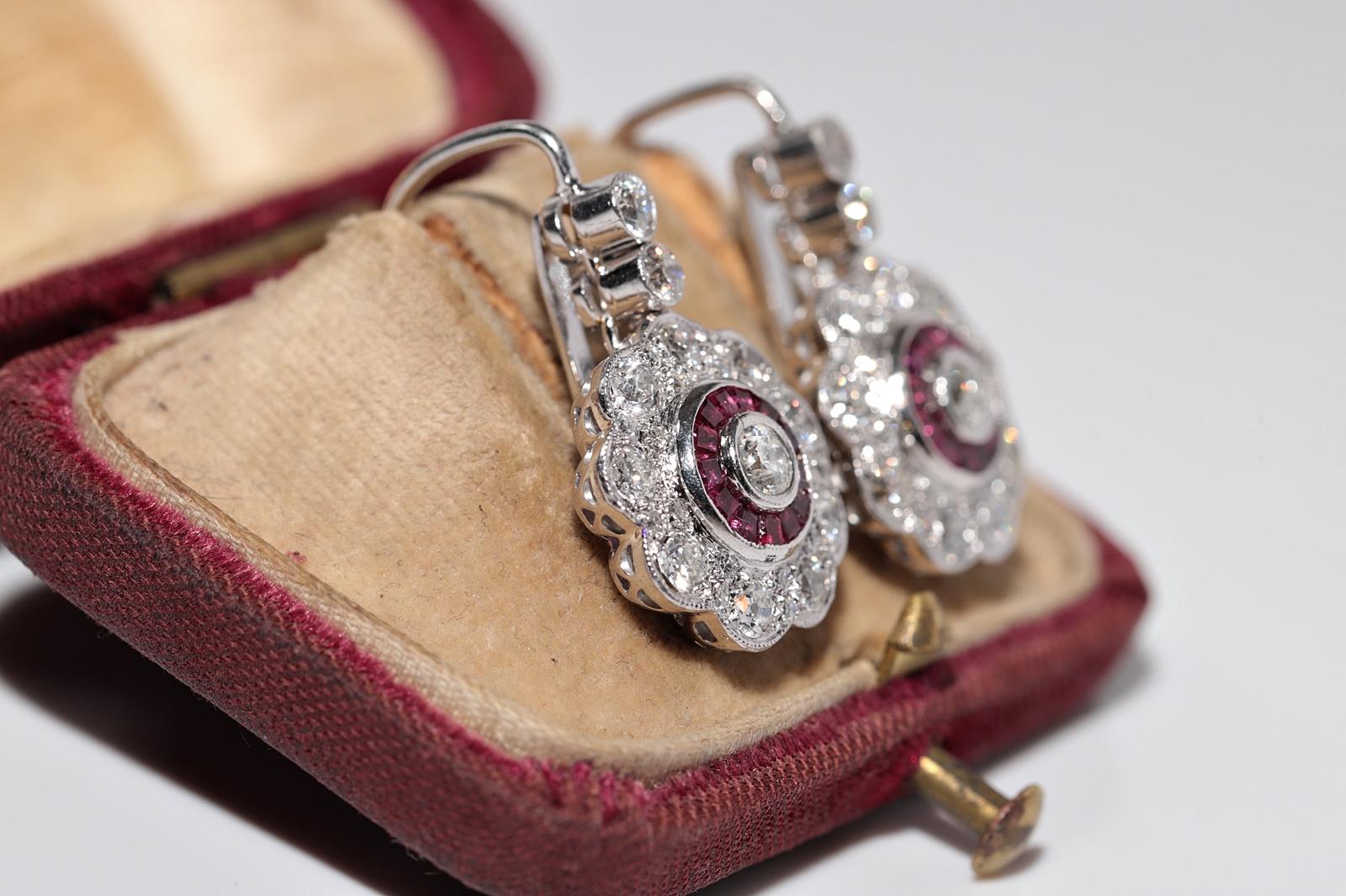 Ohrring aus 18 Karat Gold mit natürlichem Diamanten im Altschliff und Rubin im Kaliberschliff (Retro) im Angebot
