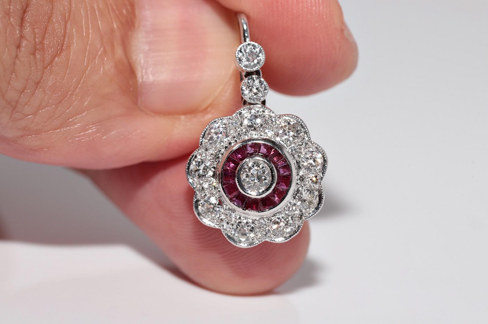 Ohrring aus 18 Karat Gold mit natürlichem Diamanten im Altschliff und Rubin im Kaliberschliff (Alteuropäischer Brillantschliff) im Angebot