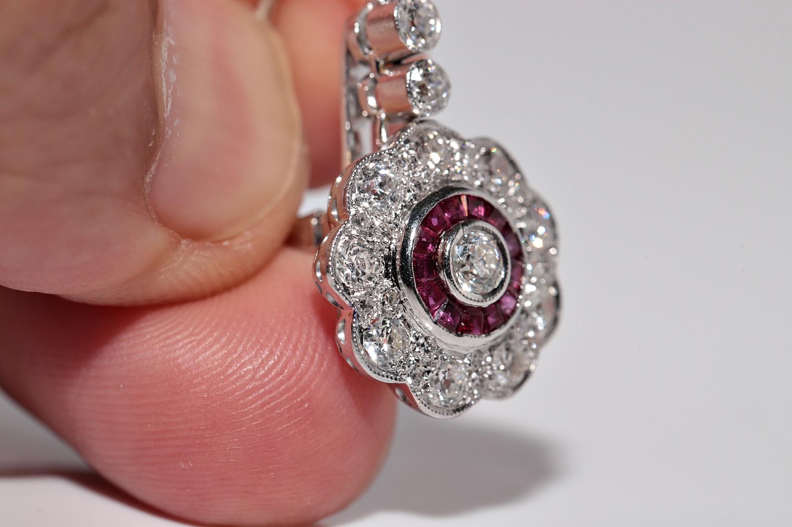 Ohrring aus 18 Karat Gold mit natürlichem Diamanten im Altschliff und Rubin im Kaliberschliff im Angebot 2