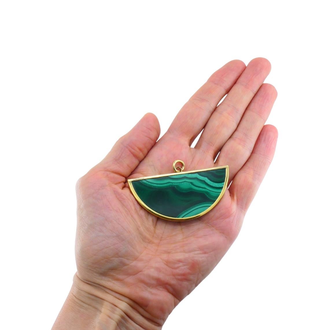 Collana vintage in oro 18k con ciondolo in malachite e catena ovale A Link in vendita 5