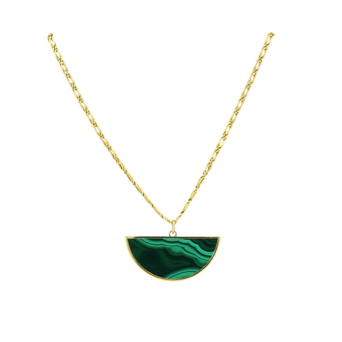 Mezzaluna Collana vintage in oro 18k con ciondolo in malachite e catena ovale A Link in vendita
