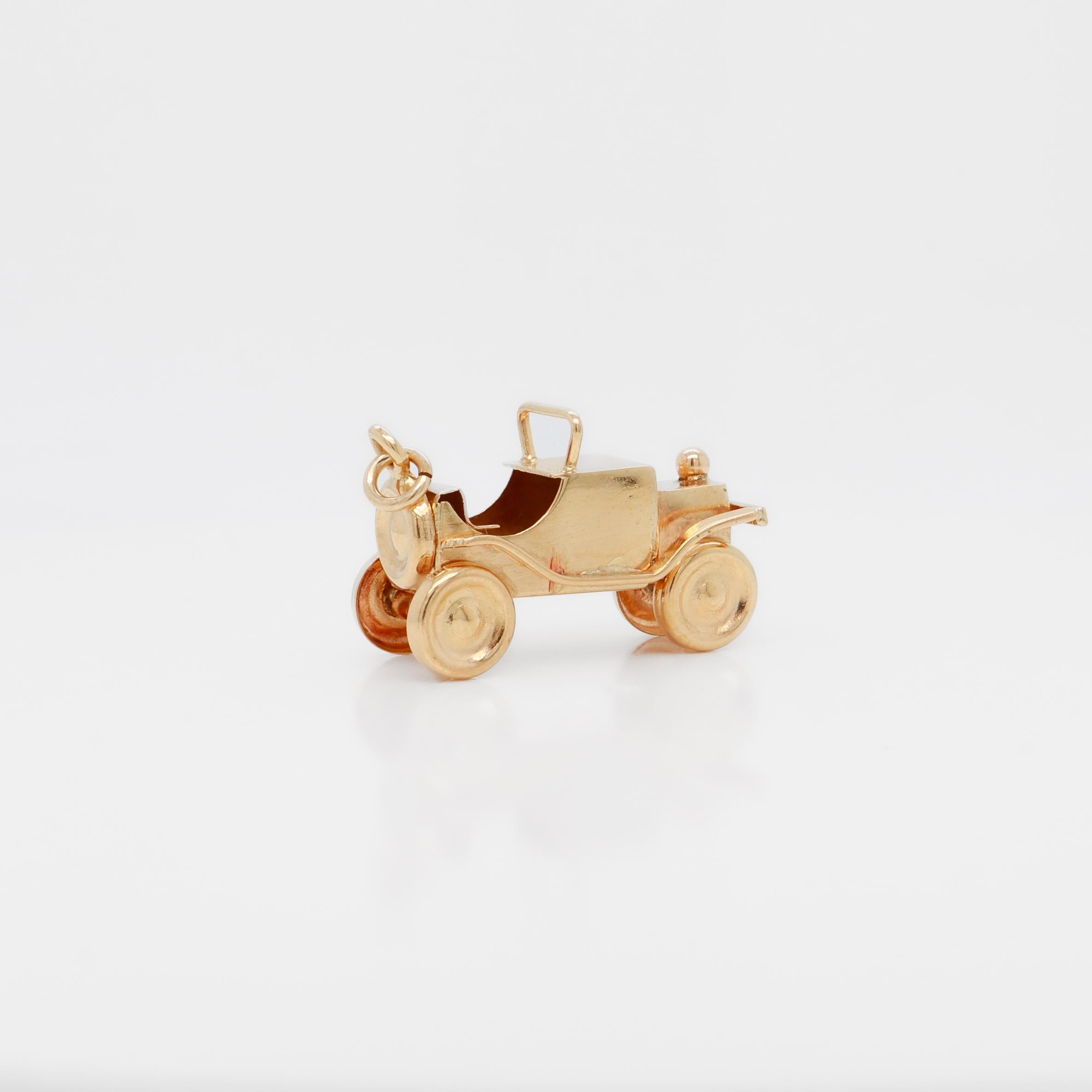 Breloque ancienne voiture ou automobile en or 18 carats pour bracelet en vente 6