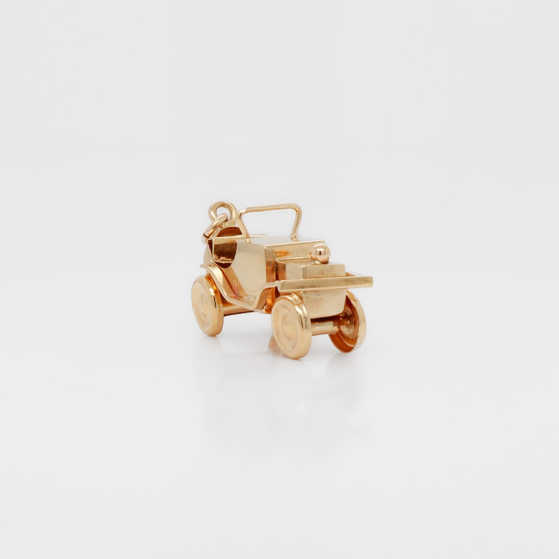 Breloque ancienne voiture ou automobile en or 18 carats pour bracelet en vente 8
