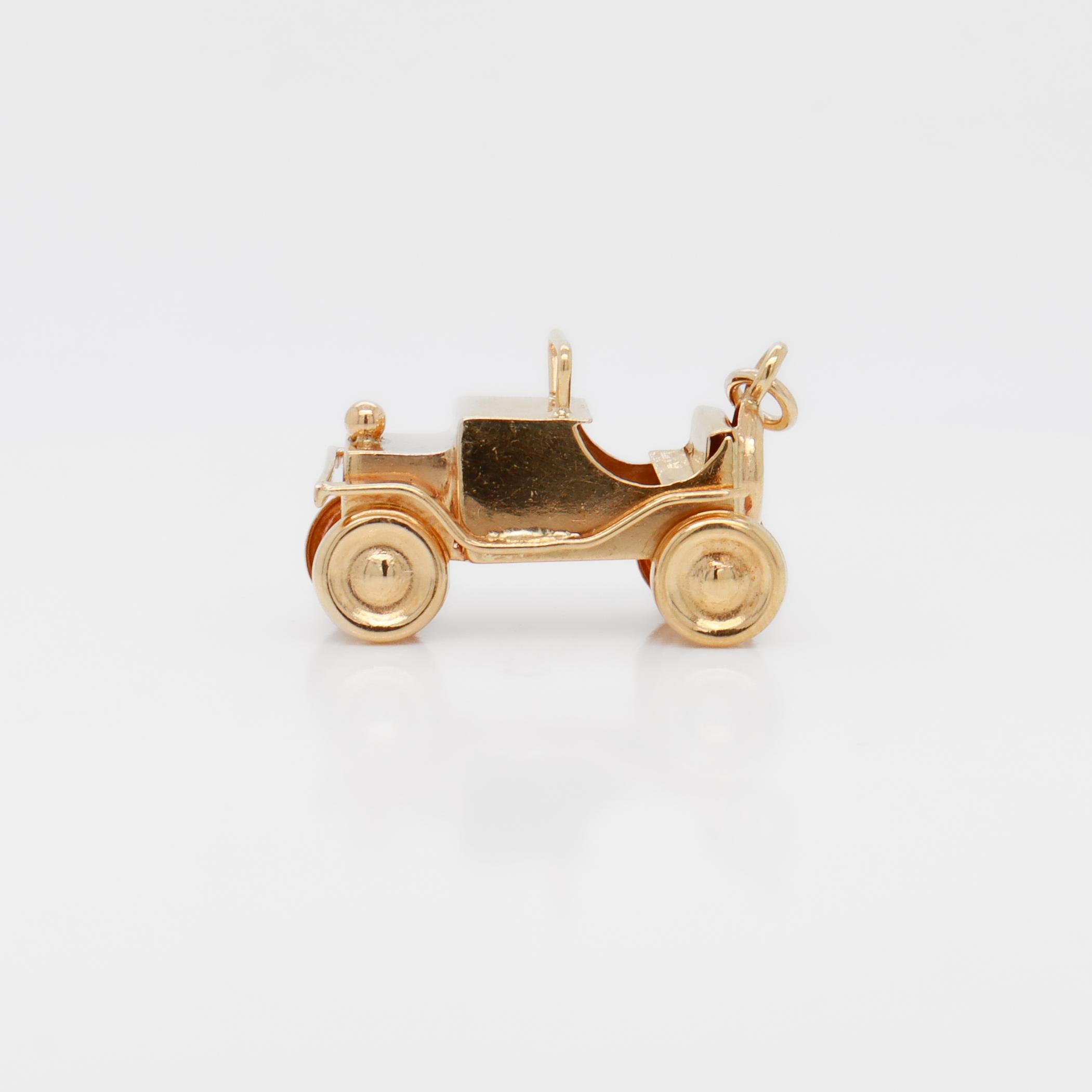 Breloque ancienne voiture ou automobile en or 18 carats pour bracelet en vente 3