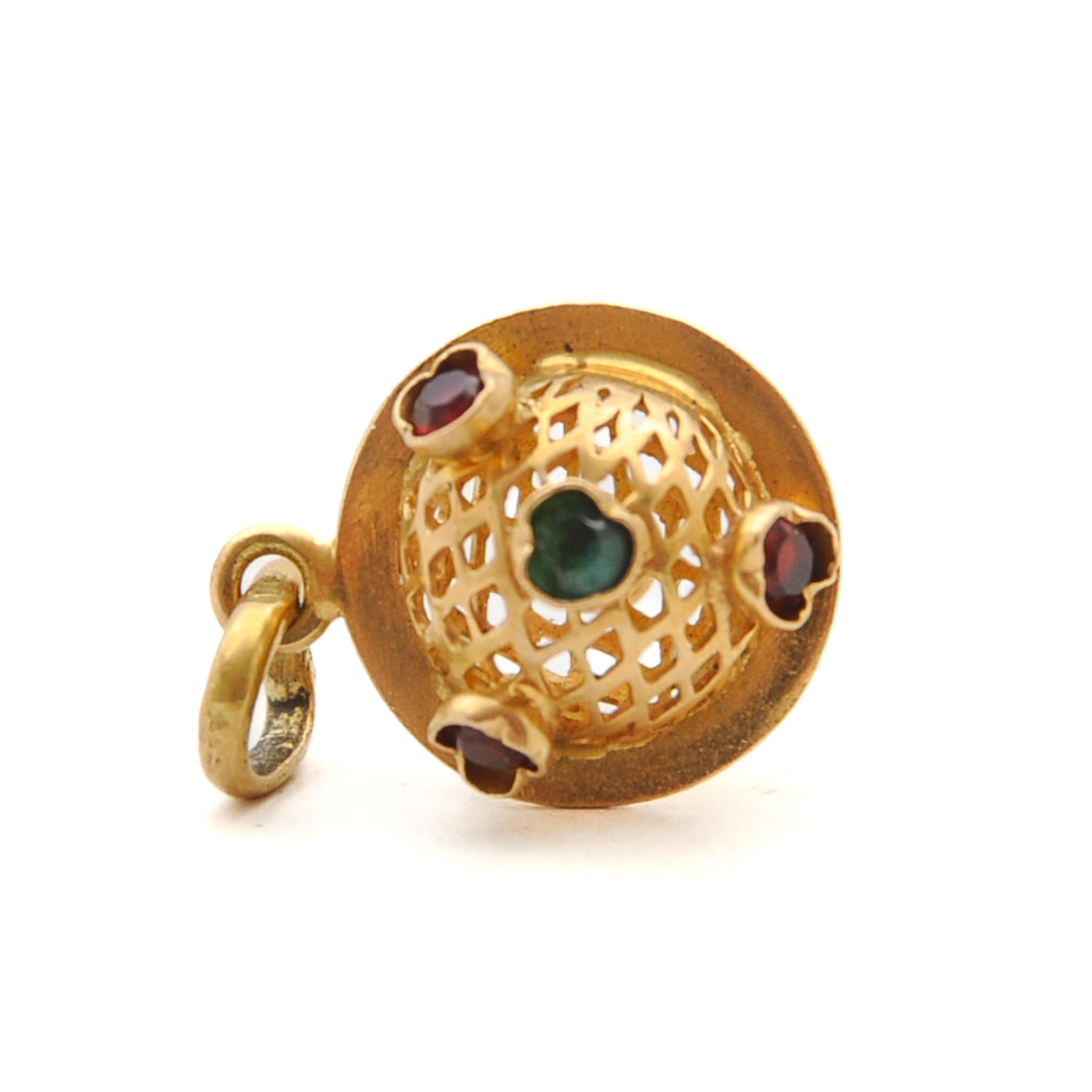 Ciondolo Charm con pietre preziose in oro 18 carati d'epoca in vendita 3