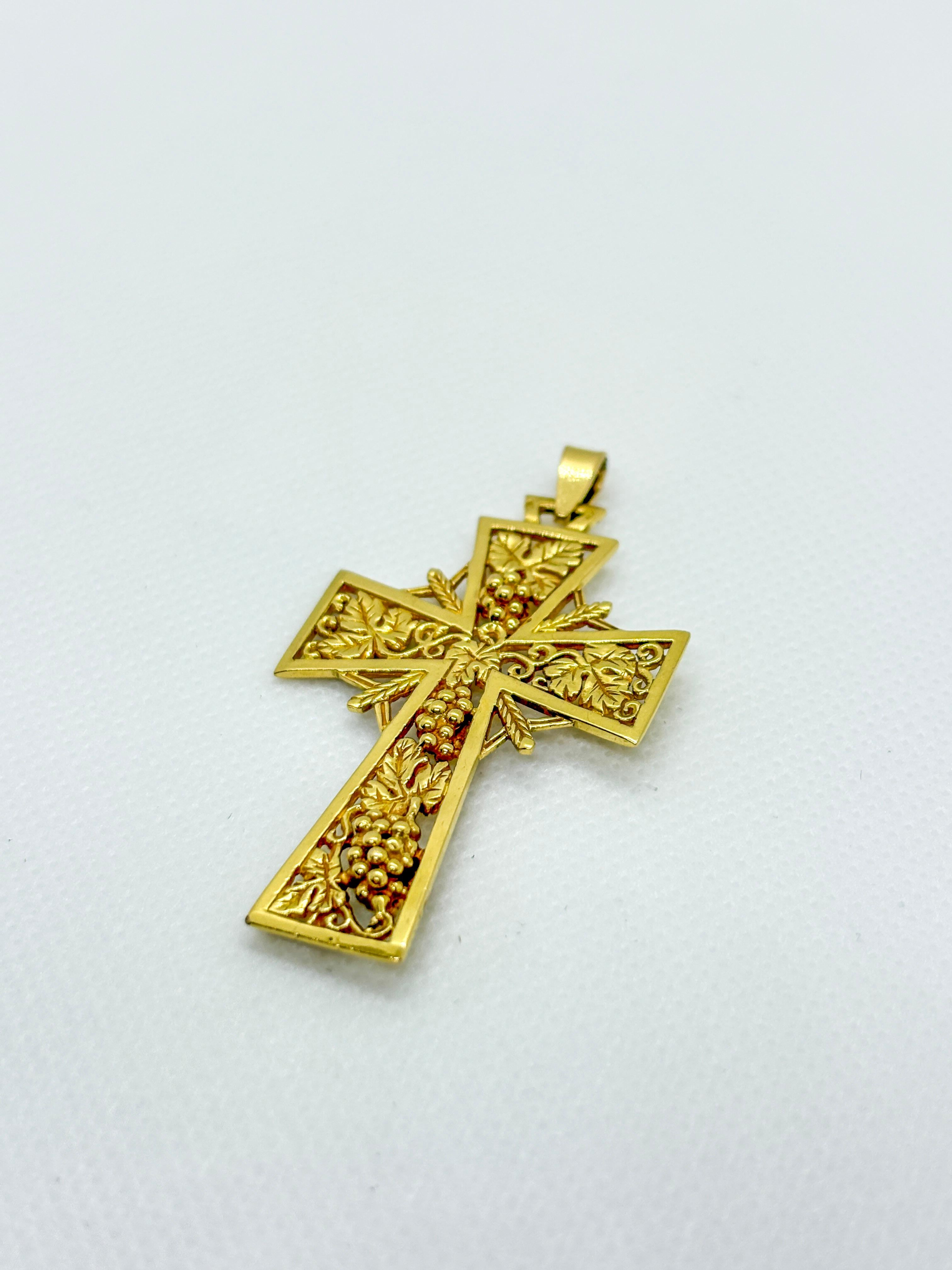da uomo o donna Ciondolo a croce ornato in oro 18k d'epoca - Lavorazione artigianale francese con uva e vite in vendita