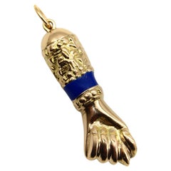 Figa ornamentada vintage de oro de 18 quilates con detalles de esmalte y diamantes