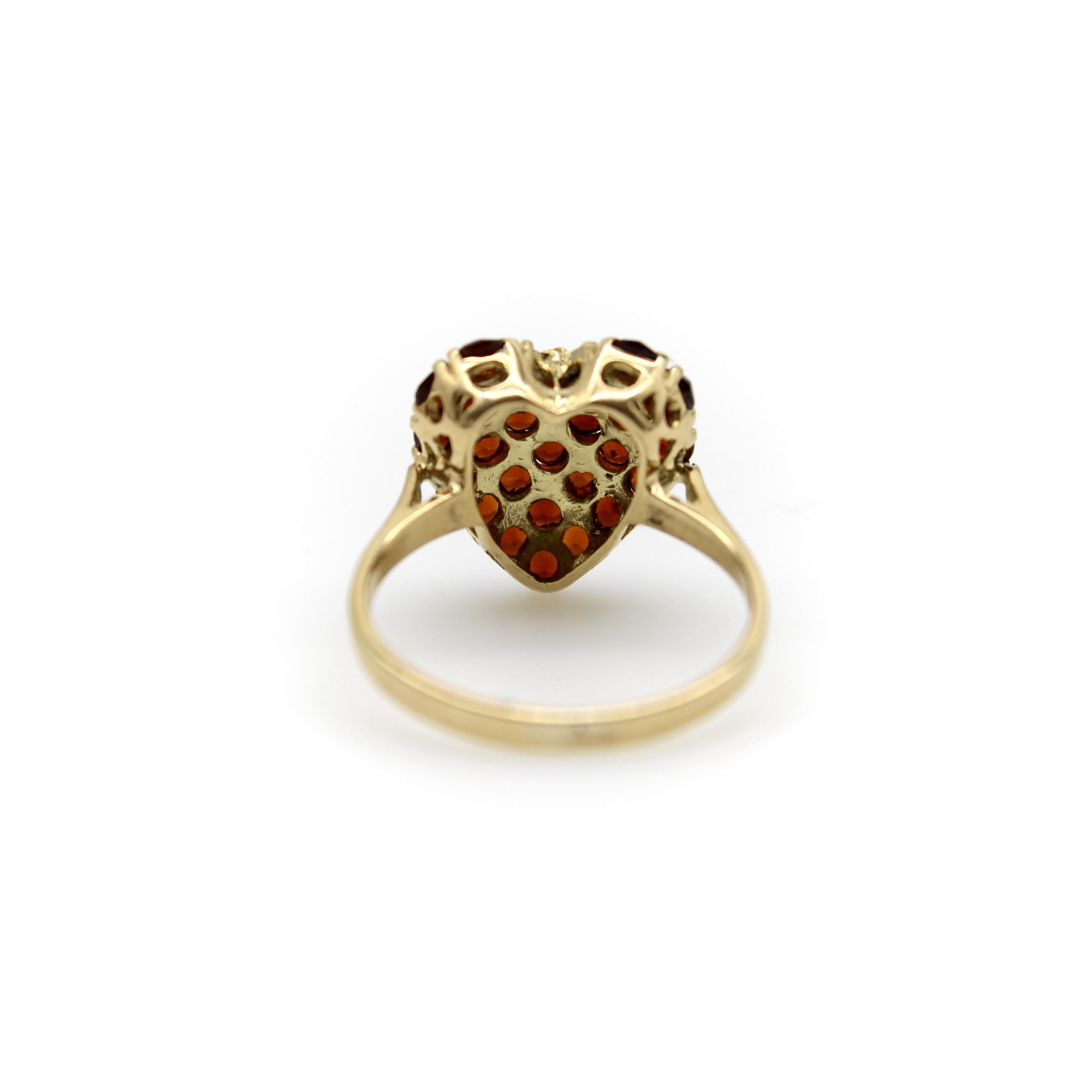 Vintage 18K Gold Pave Garnet Heart Ring In Good Condition For Sale In Venice, CA