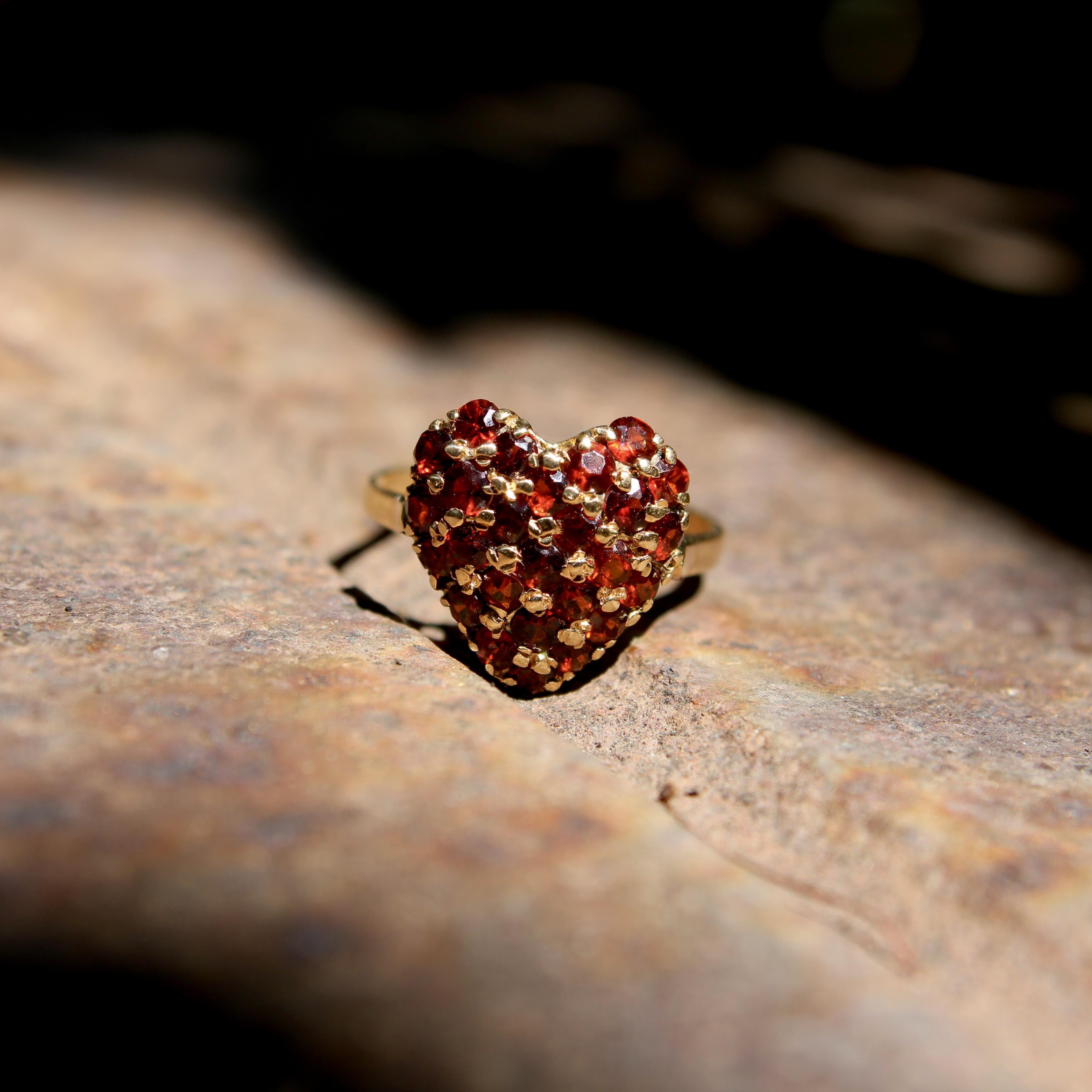Vintage 18K Gold Pave Garnet Heart Ring For Sale 2