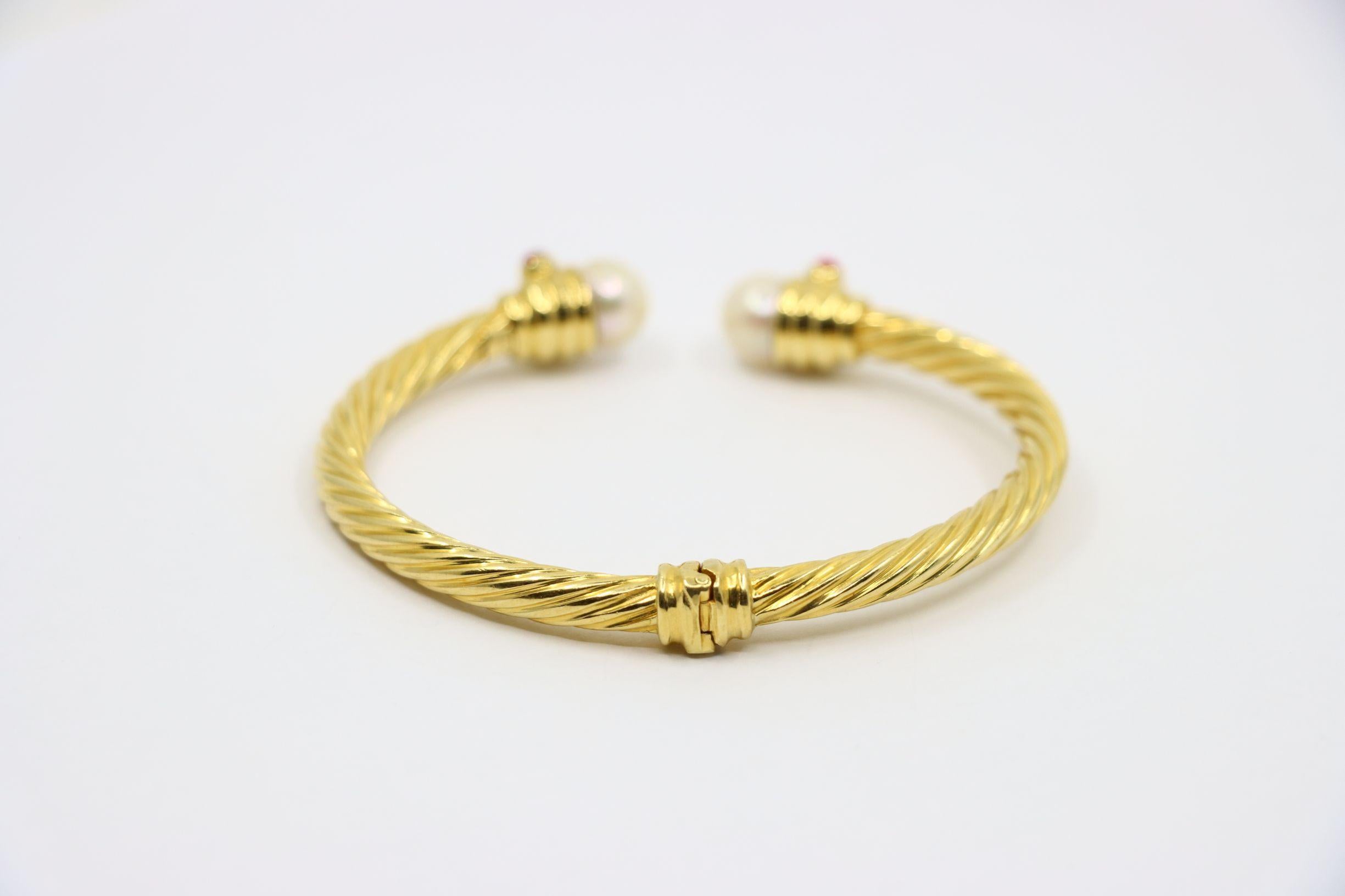Donna Bracciale vintage in oro 18 carati con perle, rubini, zaffiri e smeraldi in vendita