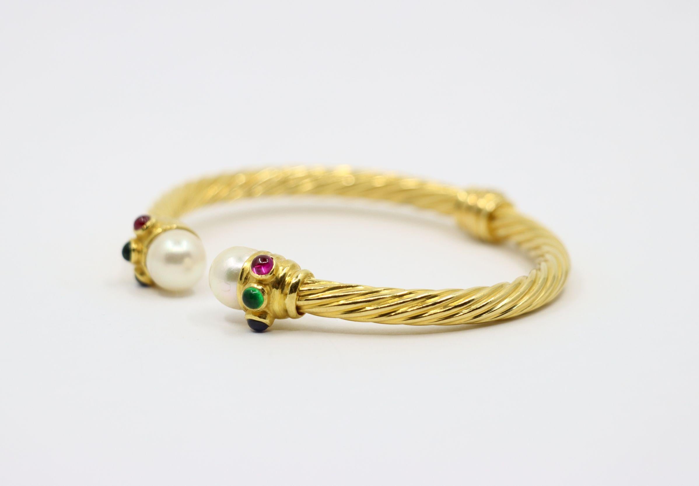 Bracciale vintage in oro 18 carati con perle, rubini, zaffiri e smeraldi in vendita 1