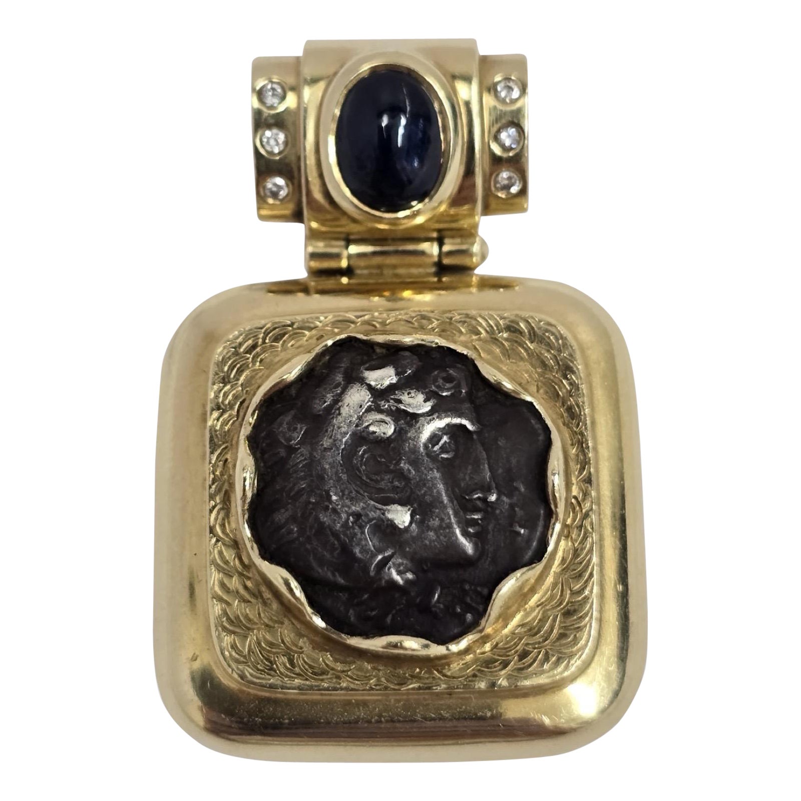 Pendentif vintage en or 18K avec pièce de monnaie grecque ancienne, saphir et diamants