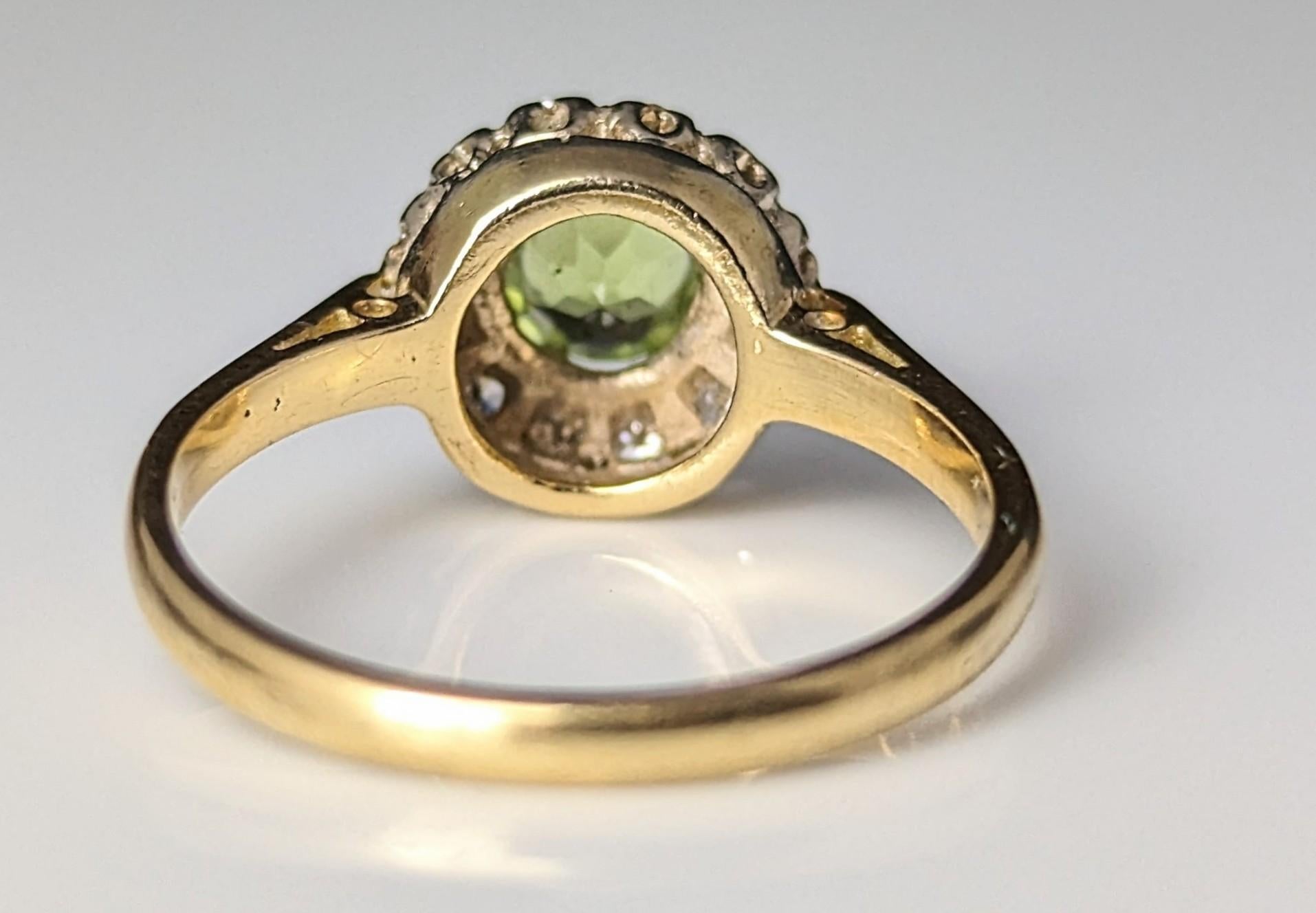 Vintage 18k gold Peridot and Diamond cluster ring  7