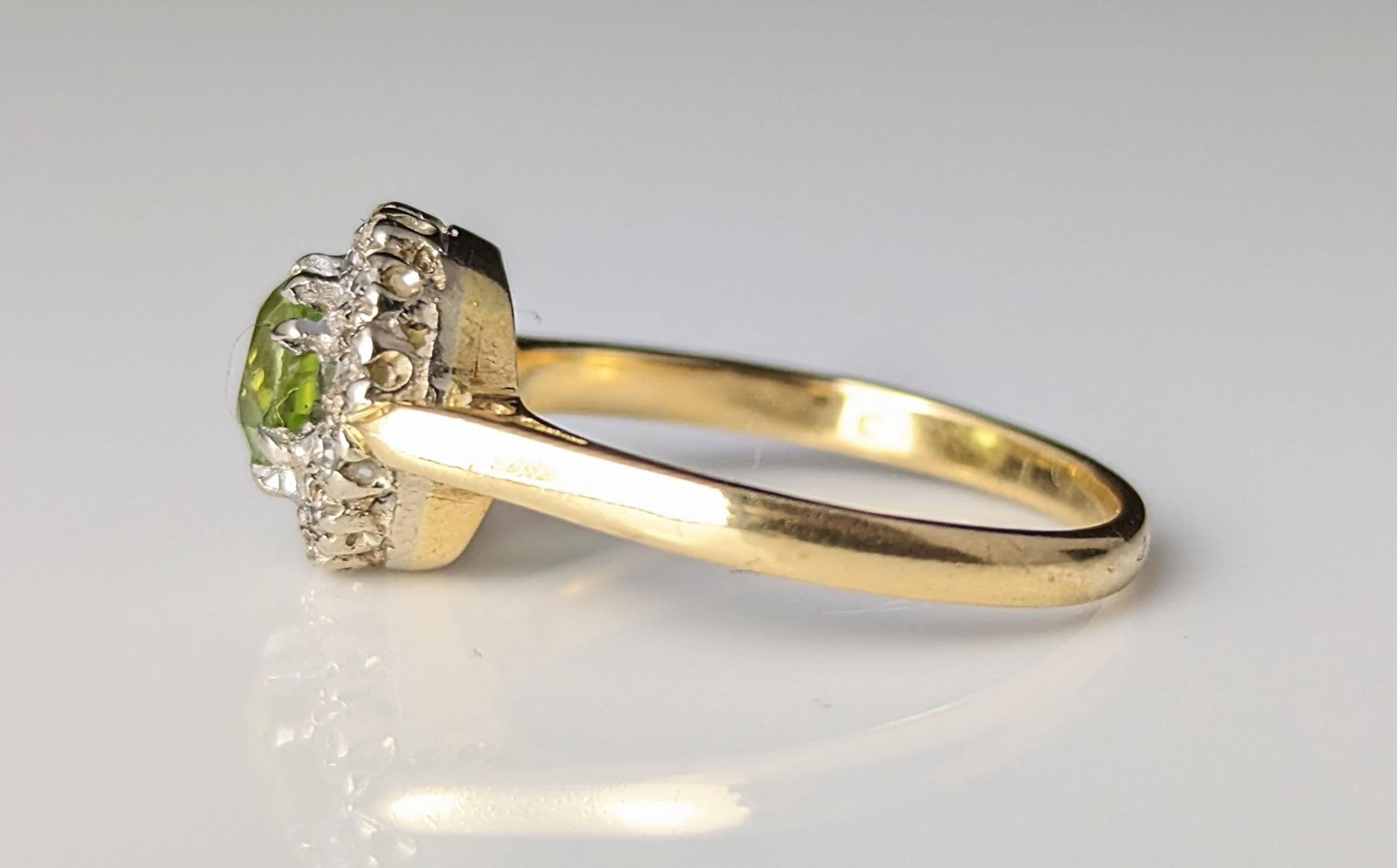 Vintage 18k gold Peridot and Diamond cluster ring  8