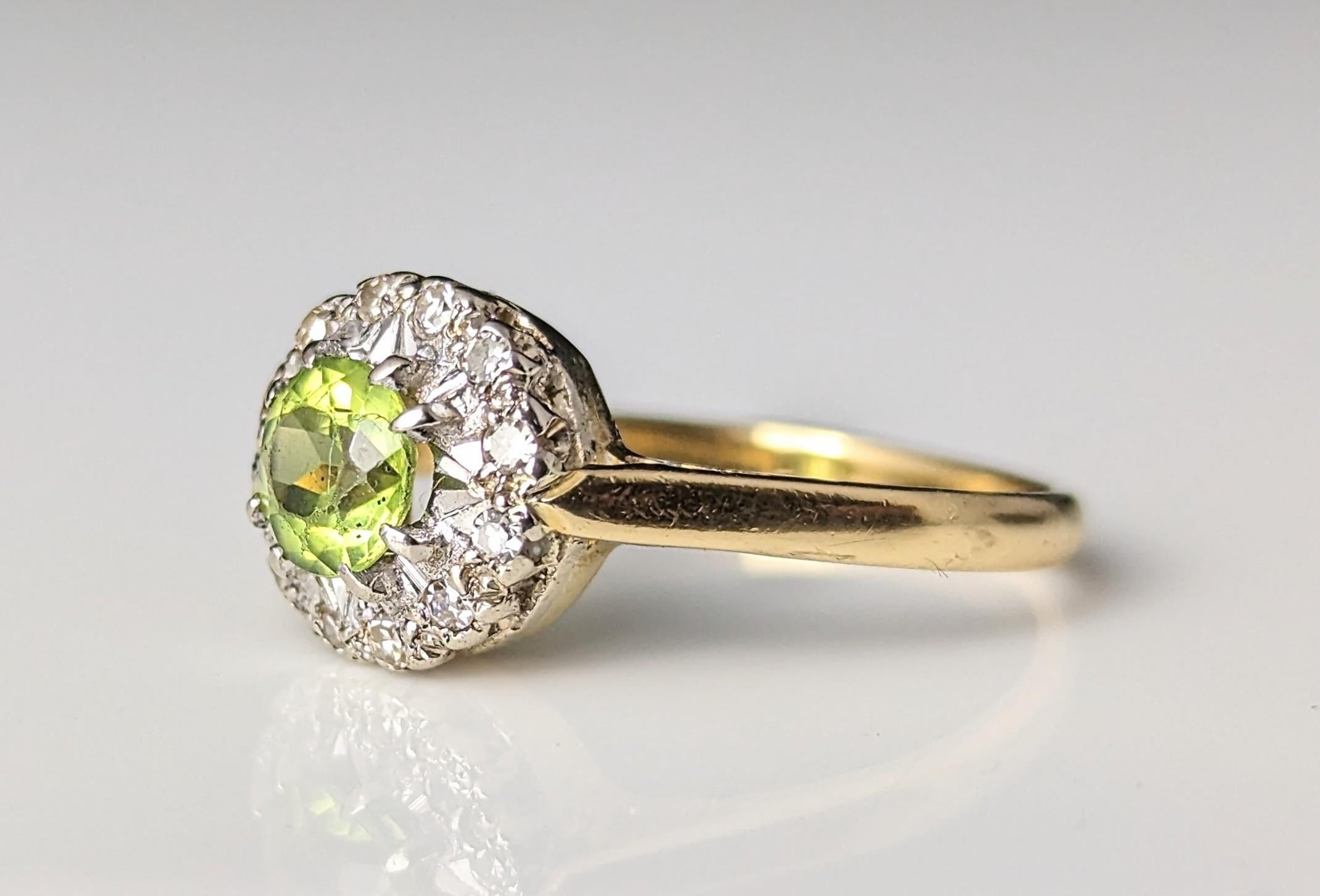 Vintage 18k gold Peridot and Diamond cluster ring  9