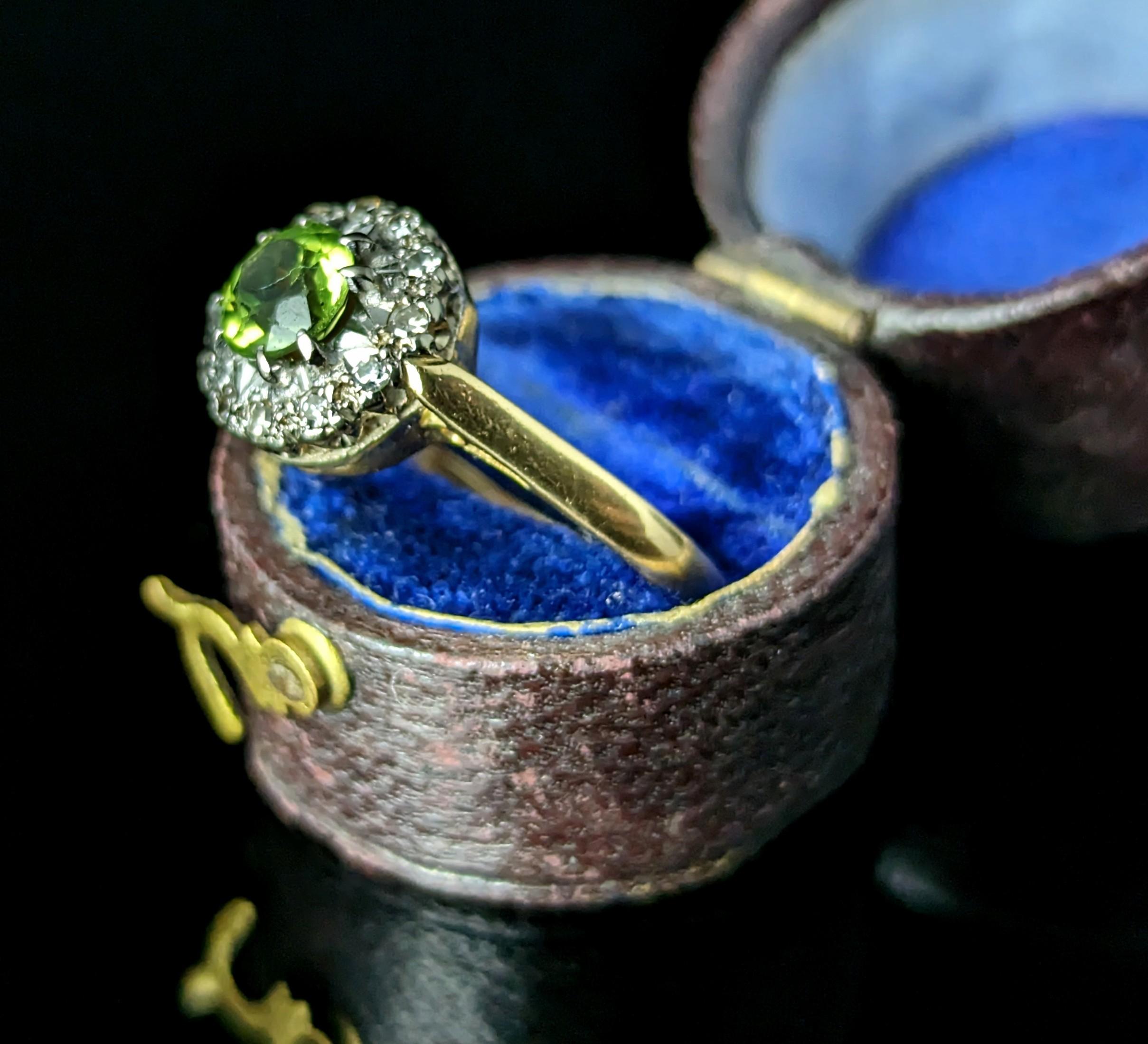 Vintage 18k gold Peridot and Diamond cluster ring  In Good Condition In NEWARK, GB