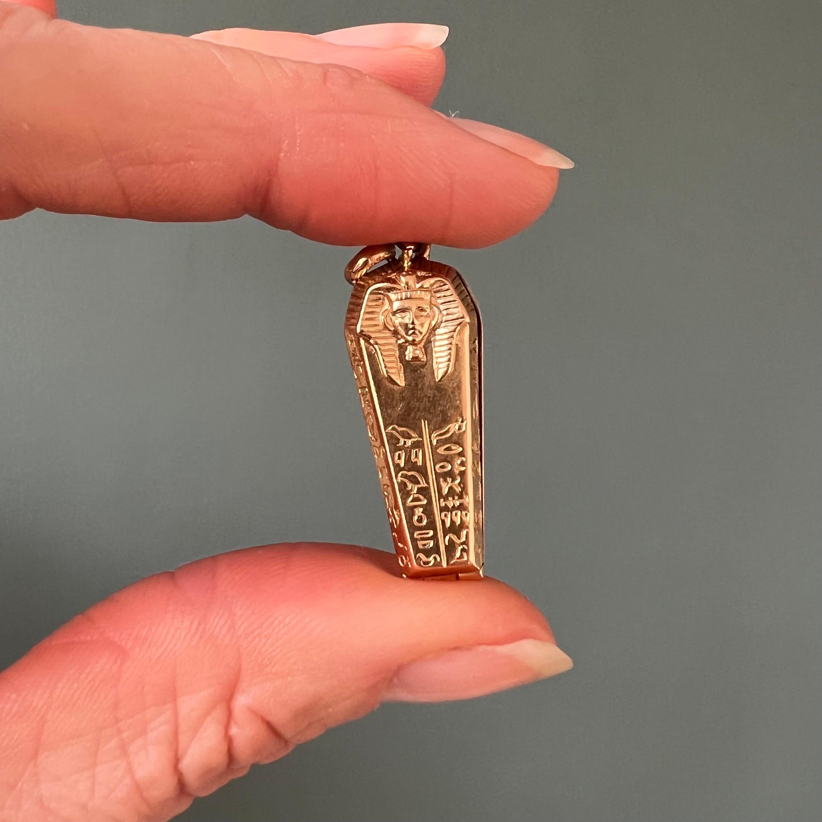 This is a vintage Pharaoh Tutankhamun charm pendant. The 18 karat yellow gold charm of King Tut's coffin is beautifully engraved with hieroglyphics and his mask. The charm has amazing features and details and the lid of King Tut's coffin opens to
