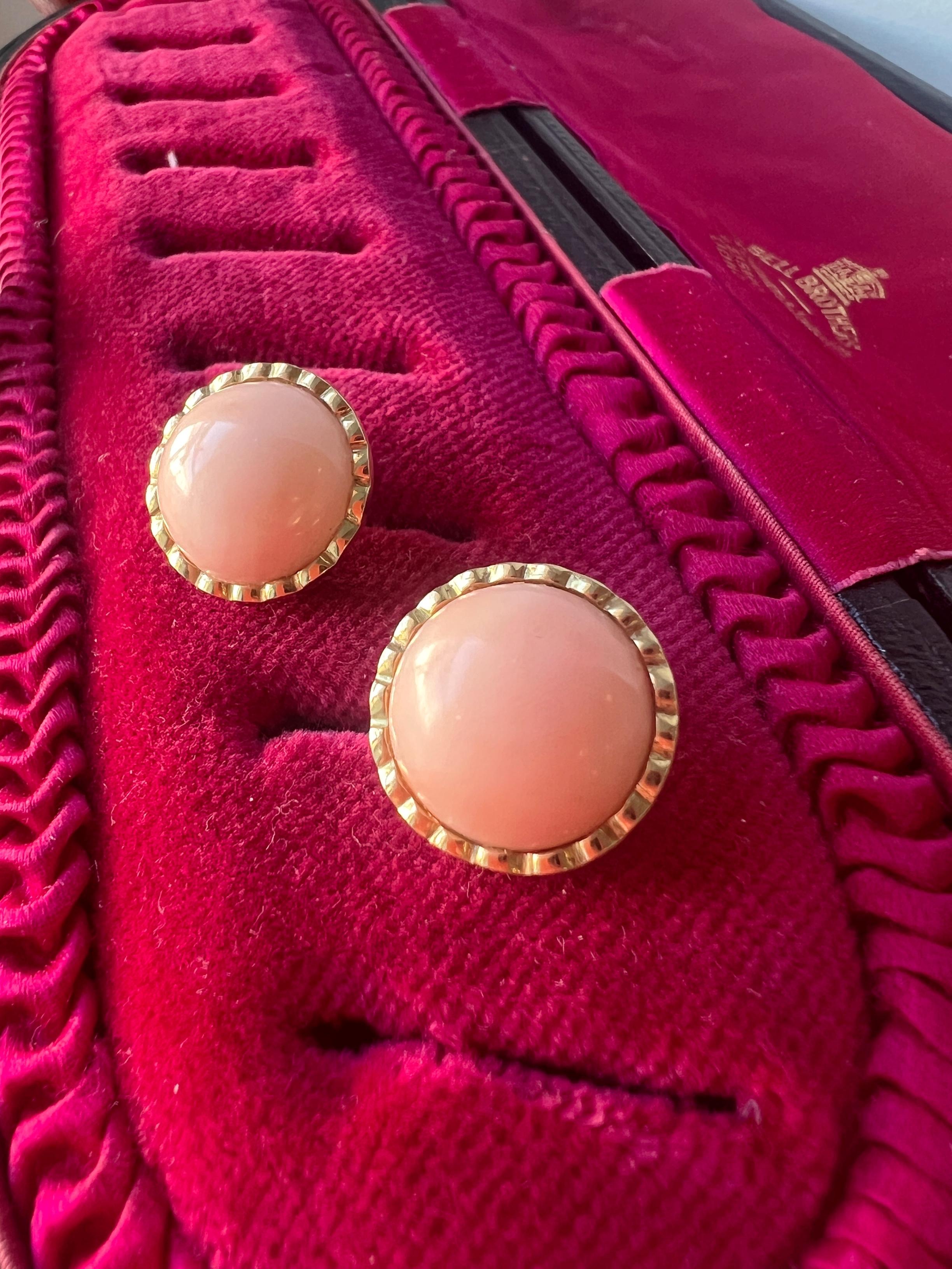 Vintage 18K Gold Pink Angel Skin Coral Button Clip Earrings For Sale 2