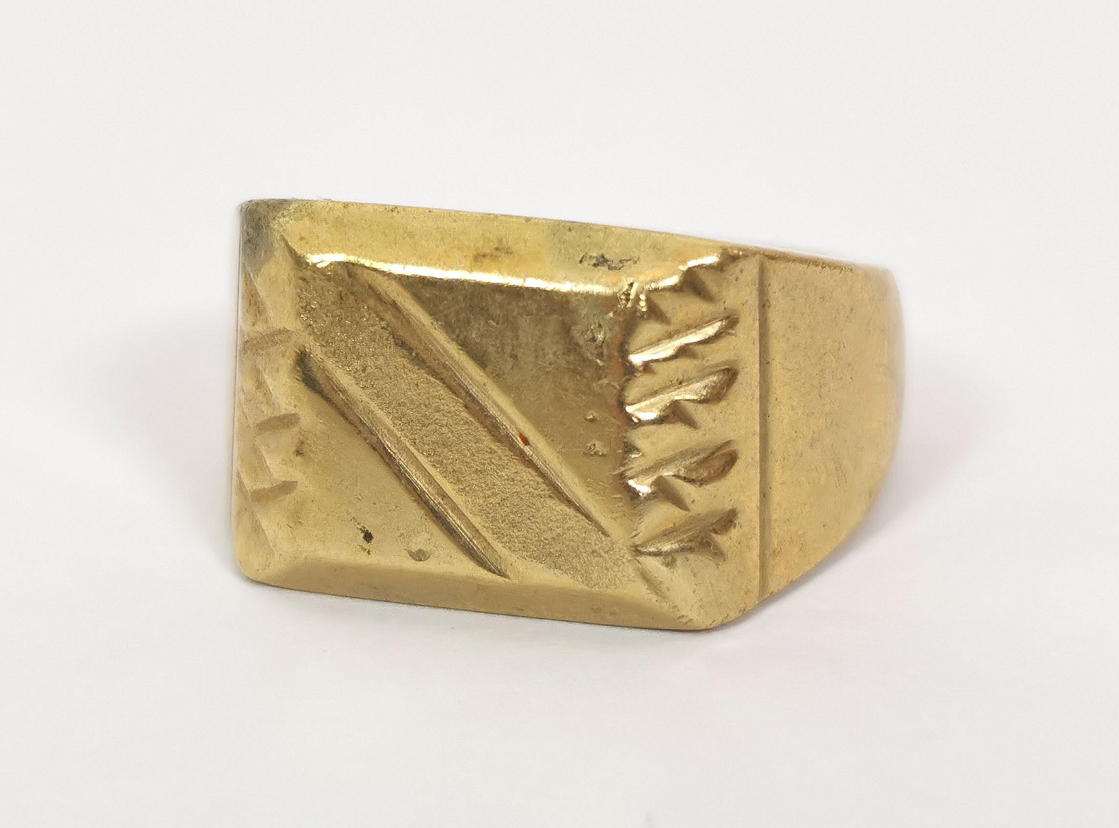 A fantastic vintage c1970s gold plated signet ring.

All the chunky and heavy features of a gold signet ring in a rich 18kt gold plating.

It has a diagonal engraving to the front and engraving to the shoulders.

It is very heavy so you can