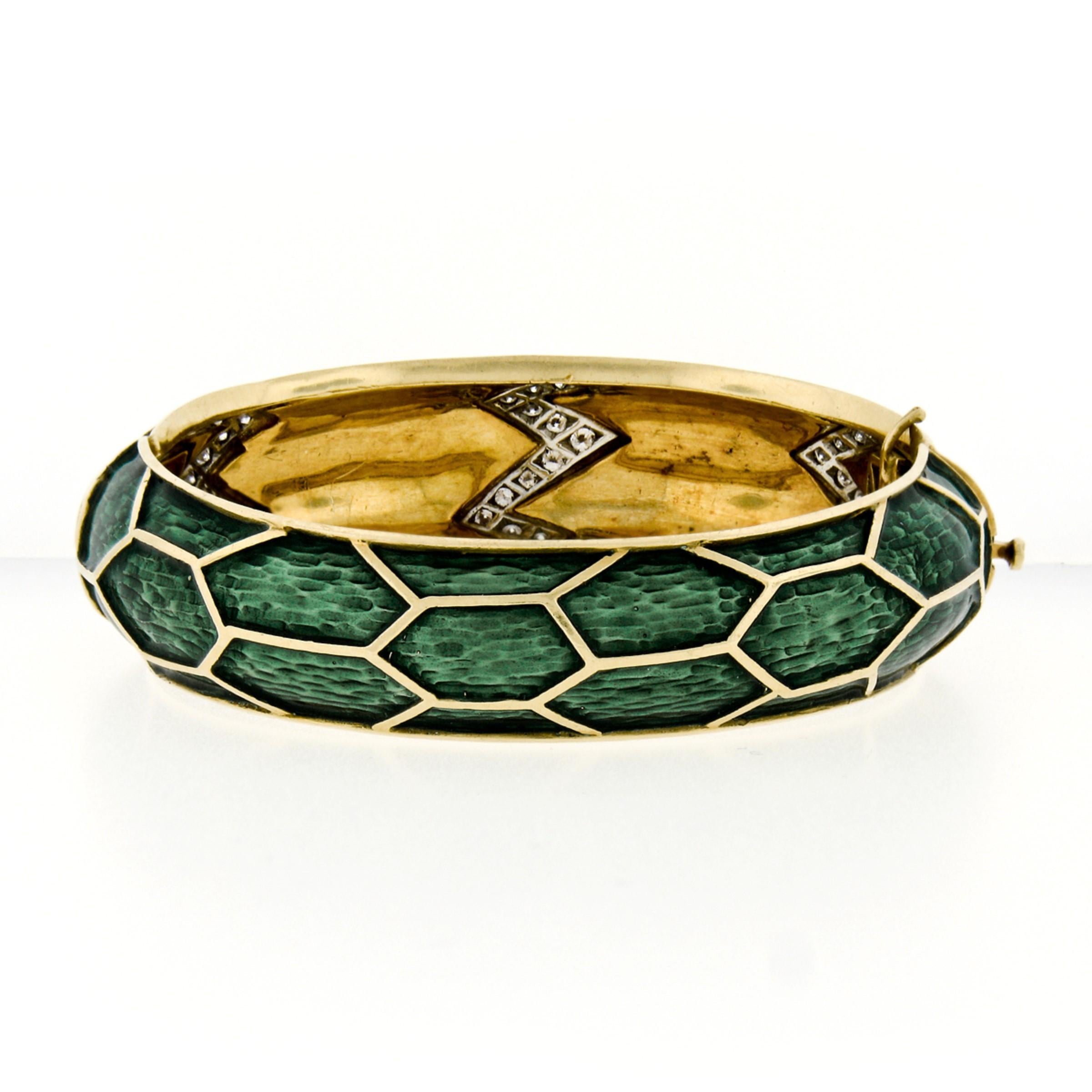 Vintage 18k Gold & Platinum 1.75ctw Diamond Green Enamel Hinged Bangle Bracelet In Good Condition In Montclair, NJ