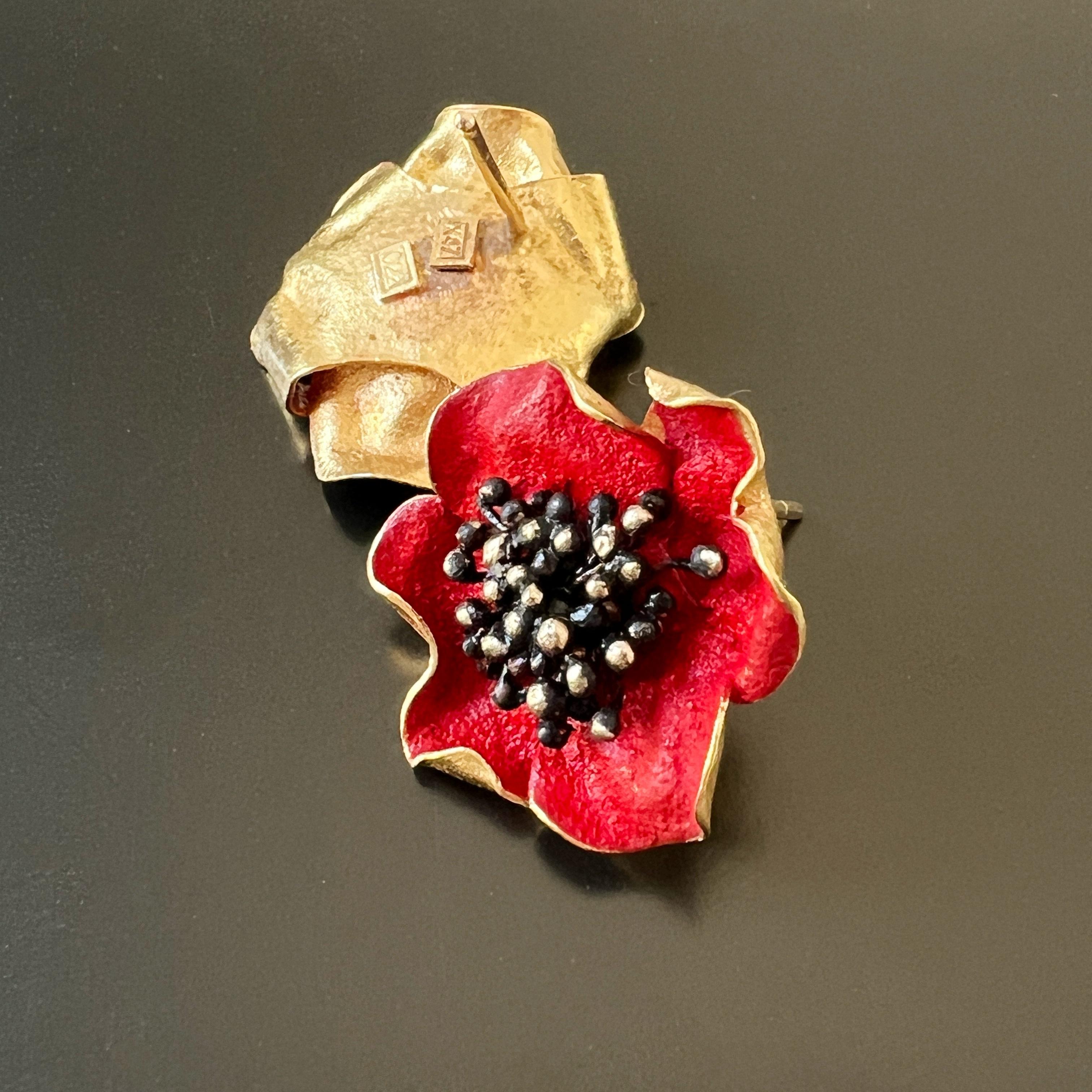 Vintage 18K gold red enamel poppy flower earrings In Good Condition In Versailles, FR