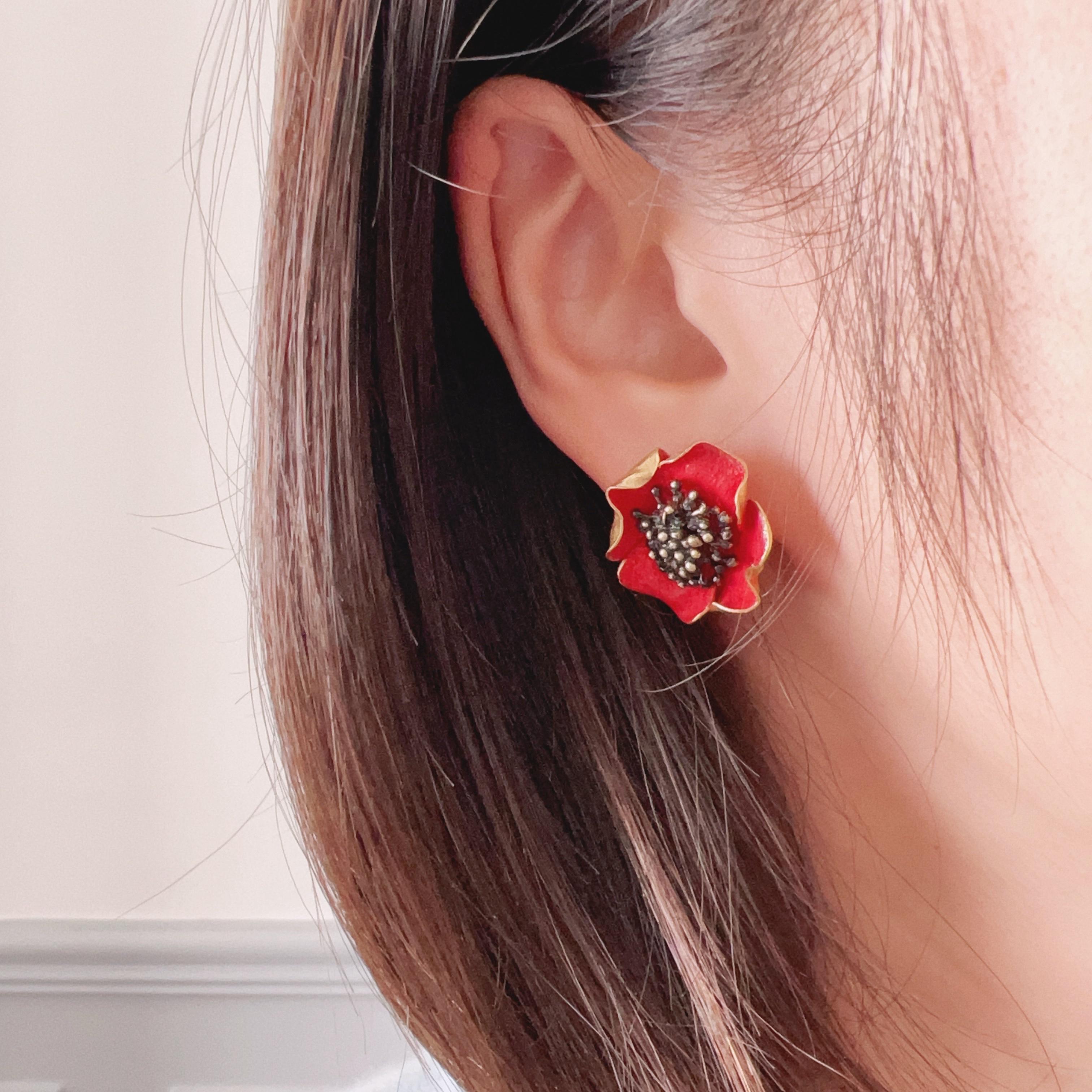 Vintage 18K gold red enamel poppy flower earrings 2