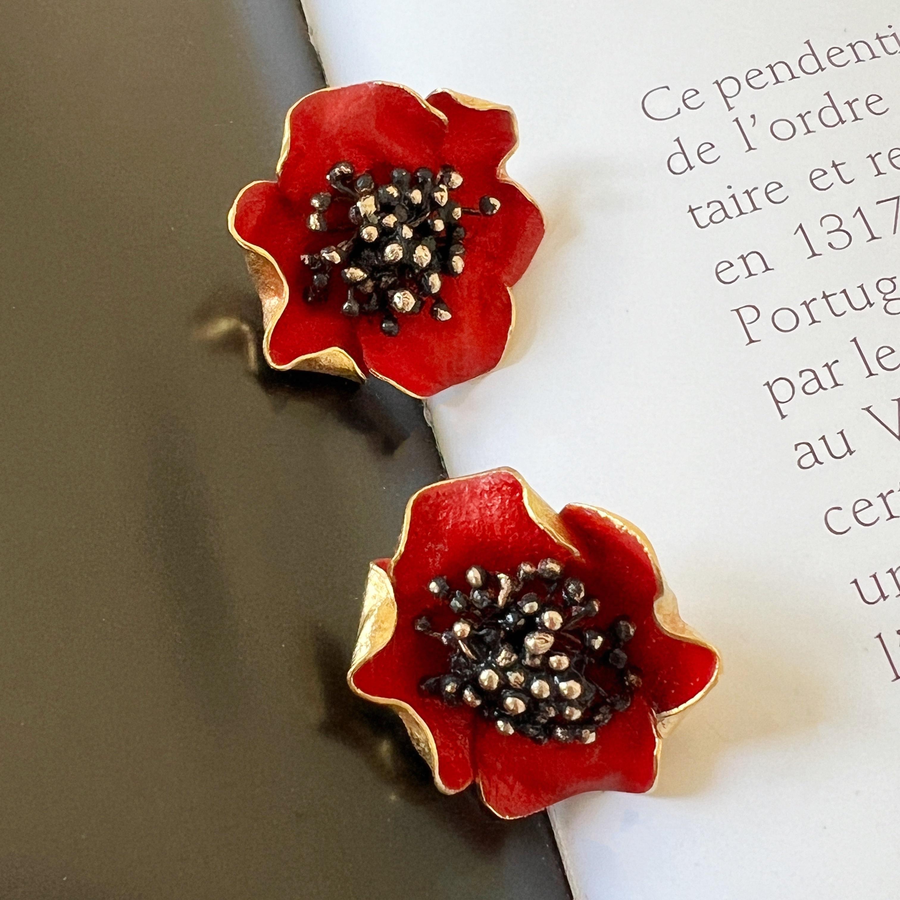 Vintage 18K gold red enamel poppy flower earrings For Sale 3