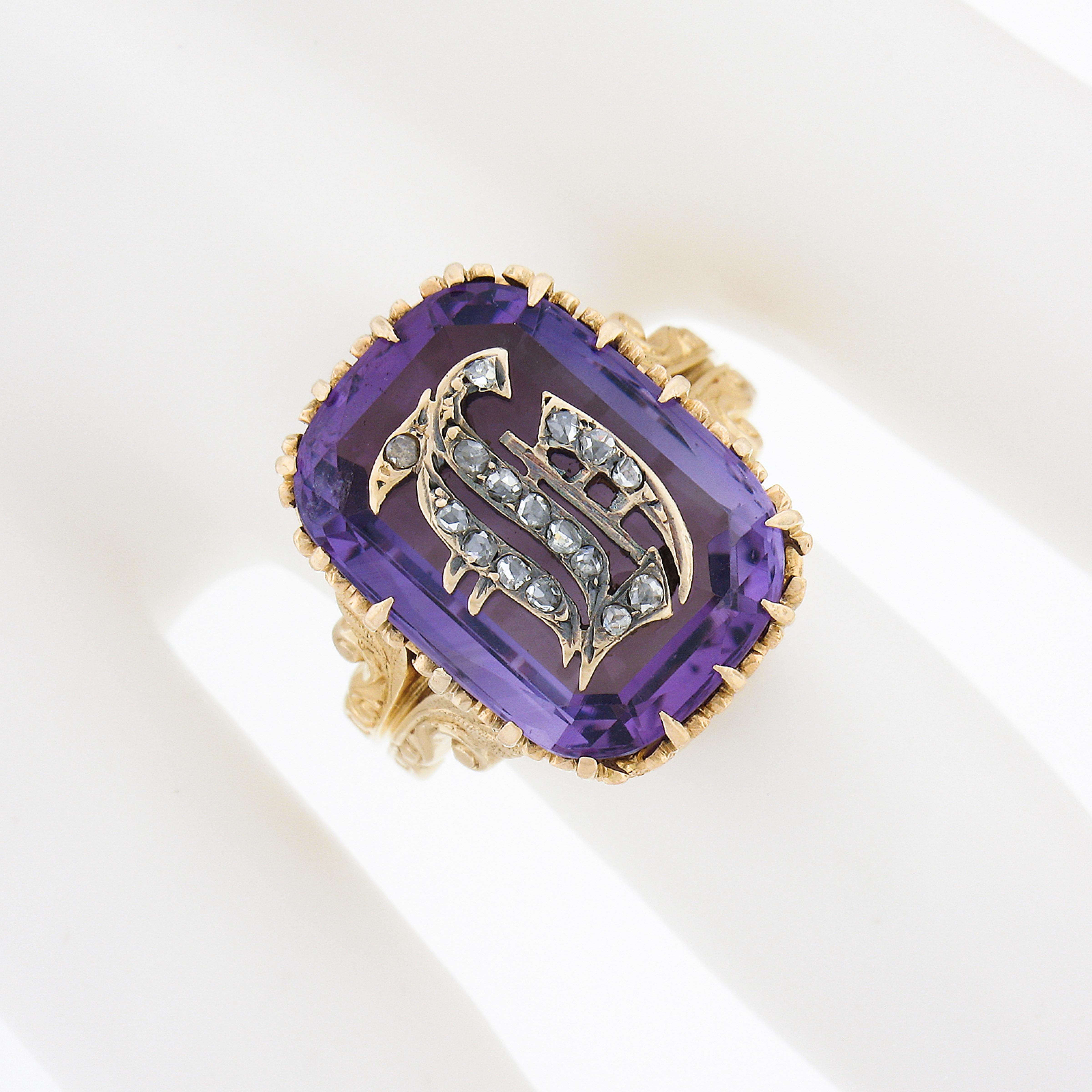 Vintage 18k Gold Repousse Amethyst & Diamond Old English Letter Cocktail Ring In Good Condition For Sale In Montclair, NJ