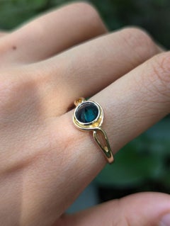 Vintage 18k Gold Reverse Set Australian Teal Blue Green Parti Sapphire Ring