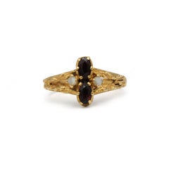 Vintage 18K Gold Ring with Garnets and Opals