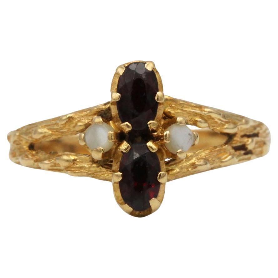 Vintage 18K Gold Ring with Garnets and Opals