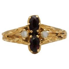 Vintage 18K Gold Ring with Garnets and Opals