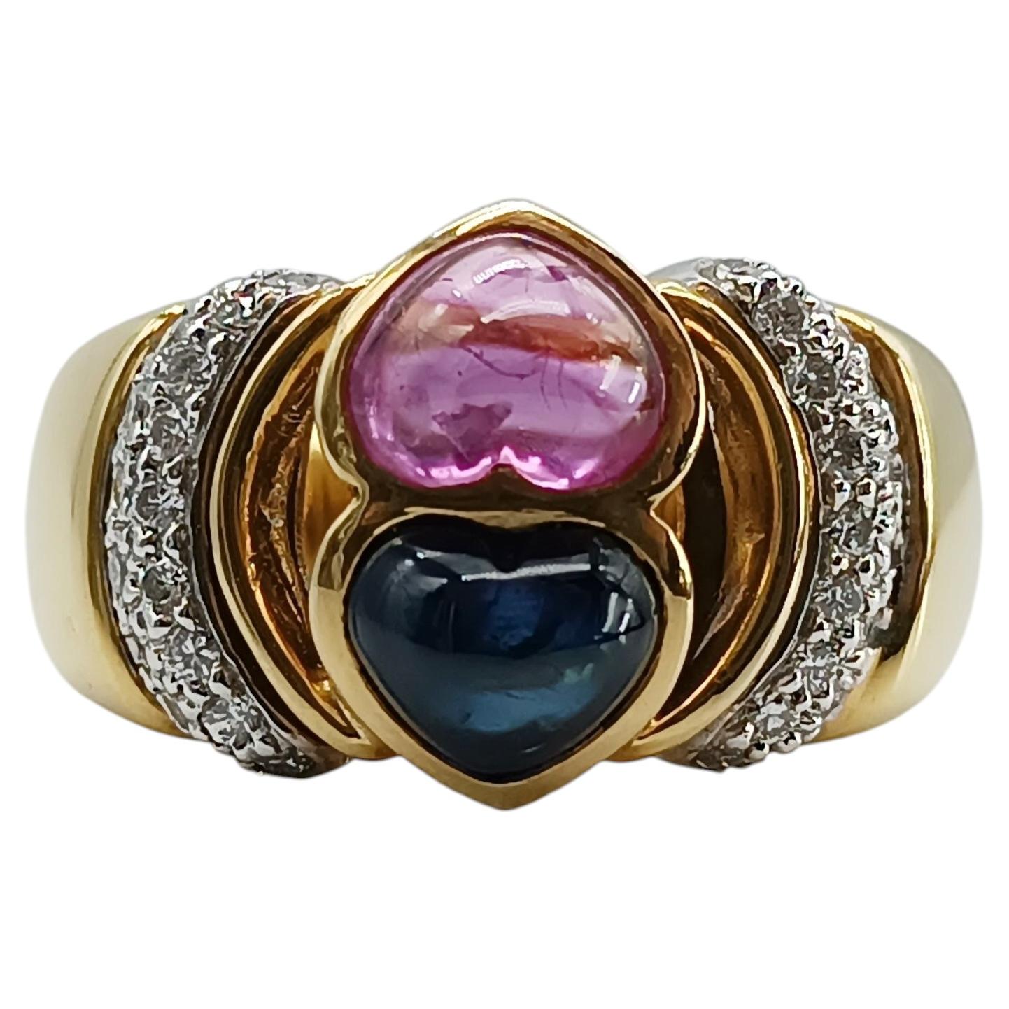 Bague vintage en or 18 carats sertie de saphirs en forme de cœur roses et bleus et de diamants