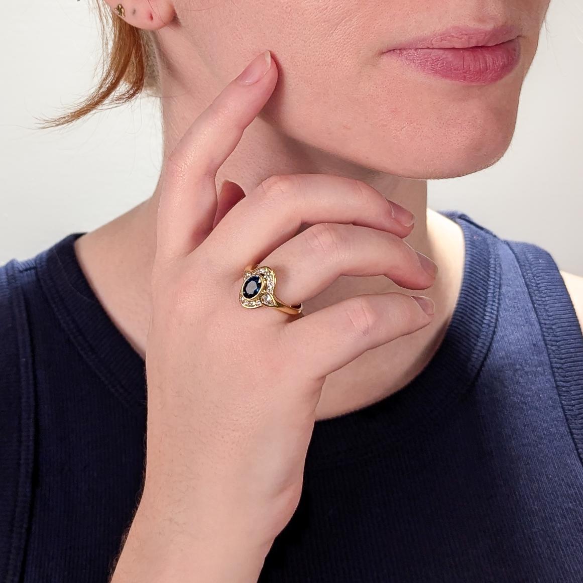 Retro Vintage 18K Gold, Sapphire, and Diamond Cocktail Ring For Sale