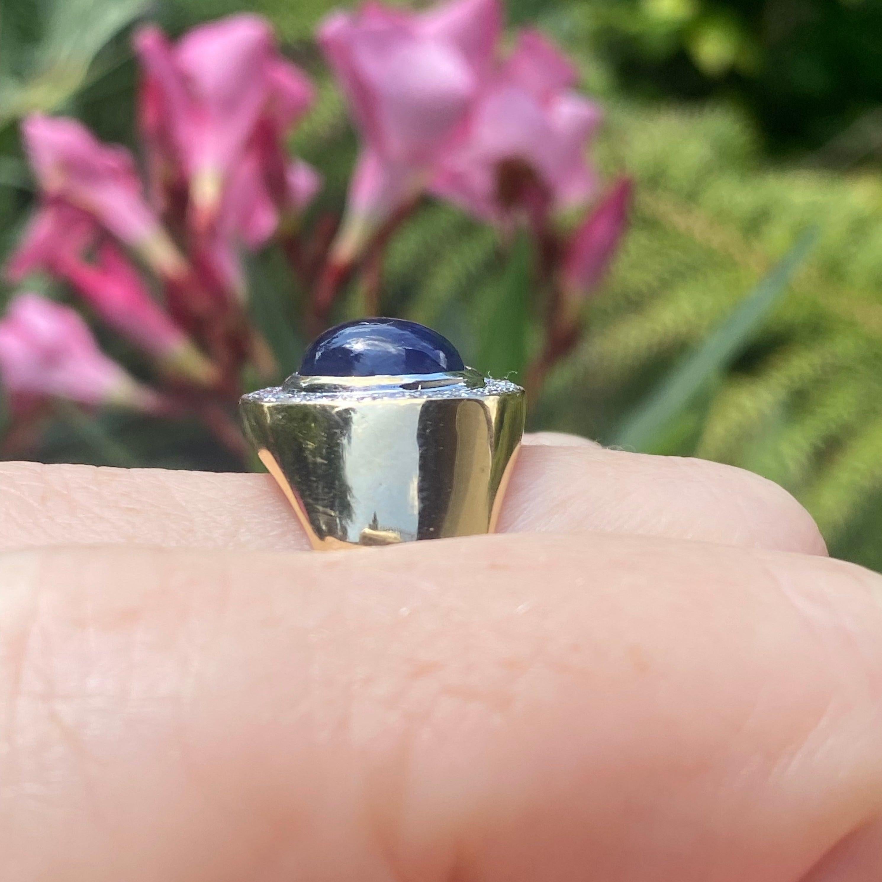 Vintage 18K Gold Sapphire Cabochon and Diamond Ring In Good Condition For Sale In Henderson, NV