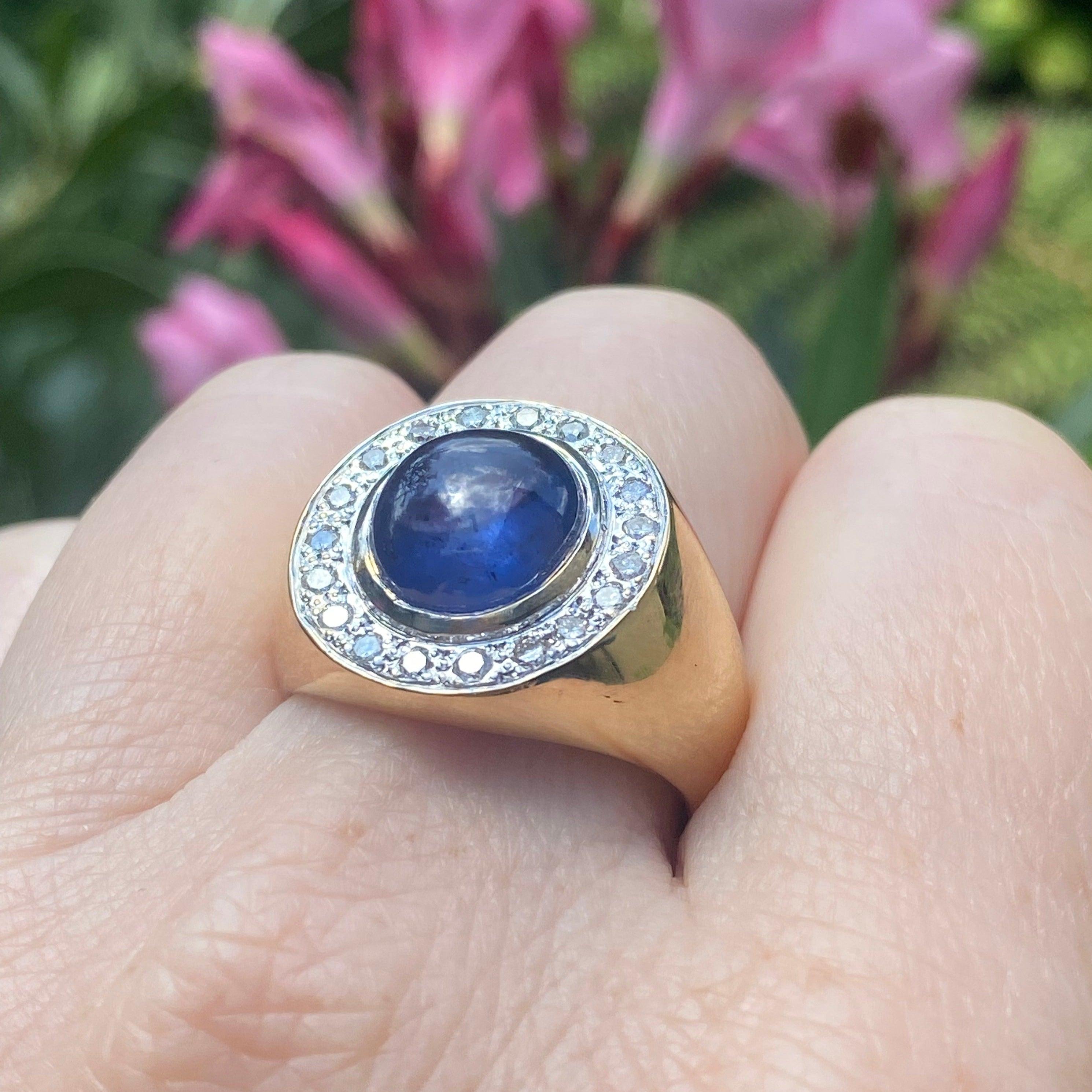 Women's or Men's Vintage 18K Gold Sapphire Cabochon and Diamond Ring For Sale