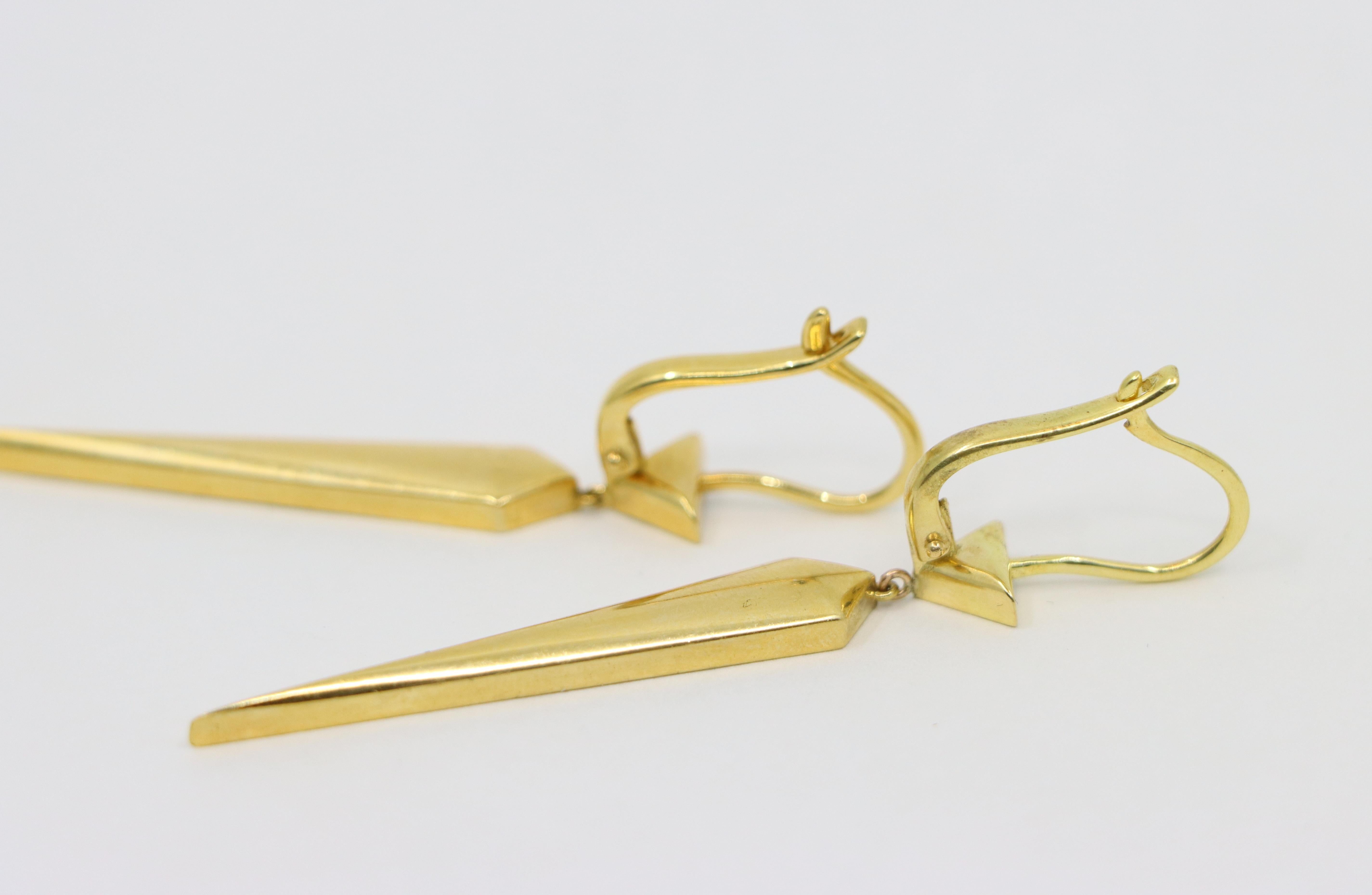 Pendiente vintage de zafiro de oro de 18 quilates en venta 8