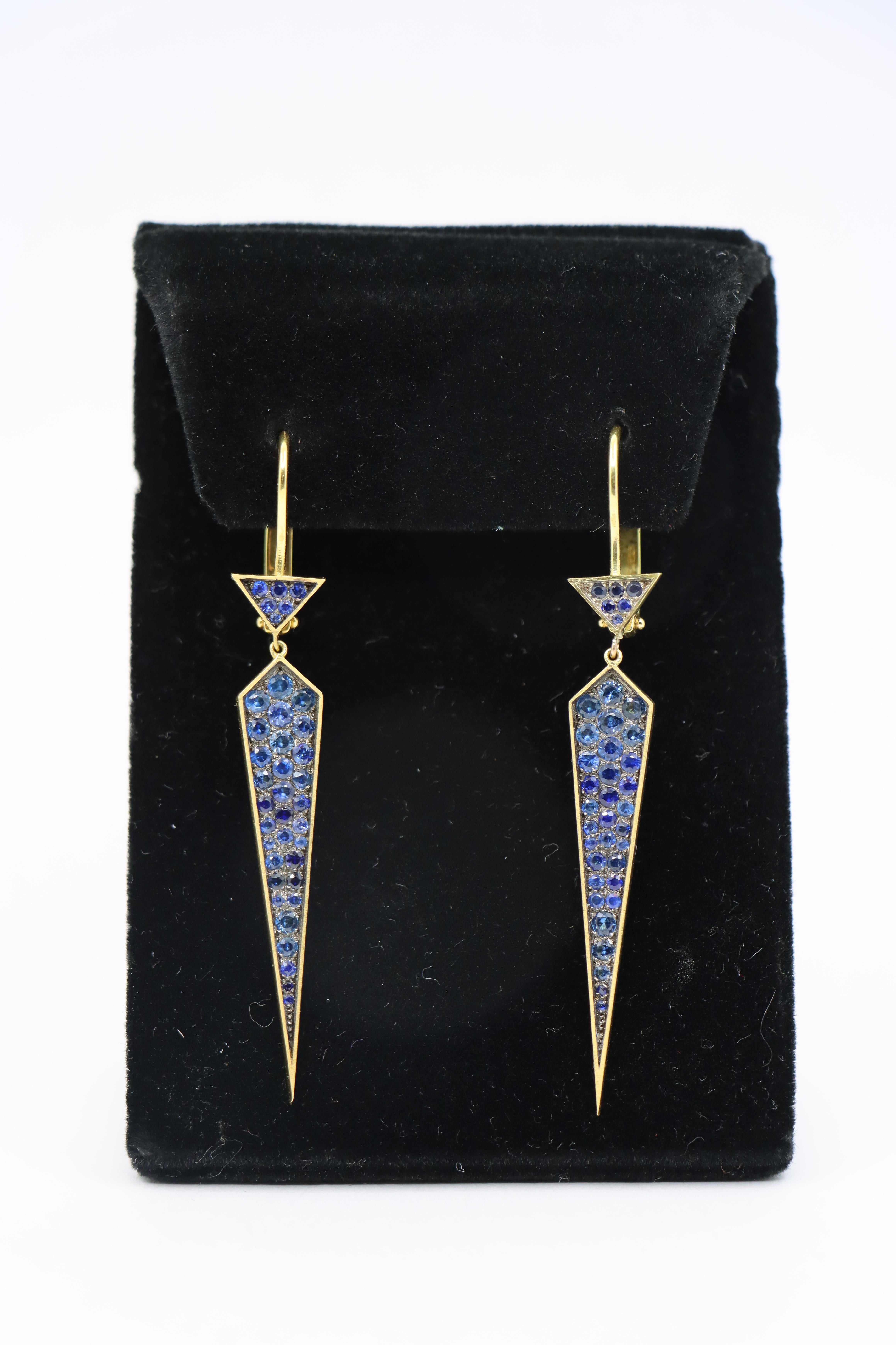 Pendiente vintage de zafiro de oro de 18 quilates Corte redondo en venta