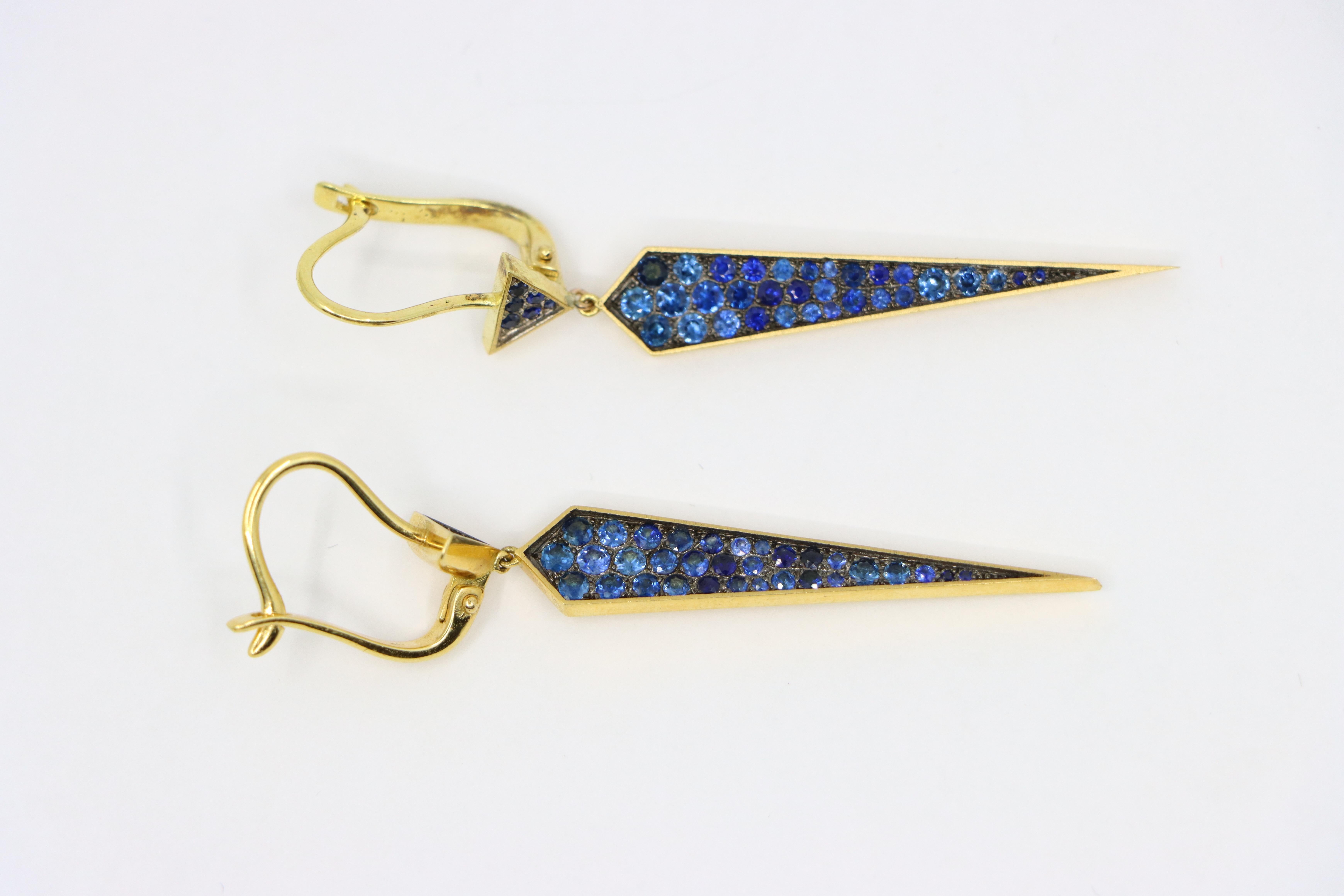 Pendiente vintage de zafiro de oro de 18 quilates en venta 3