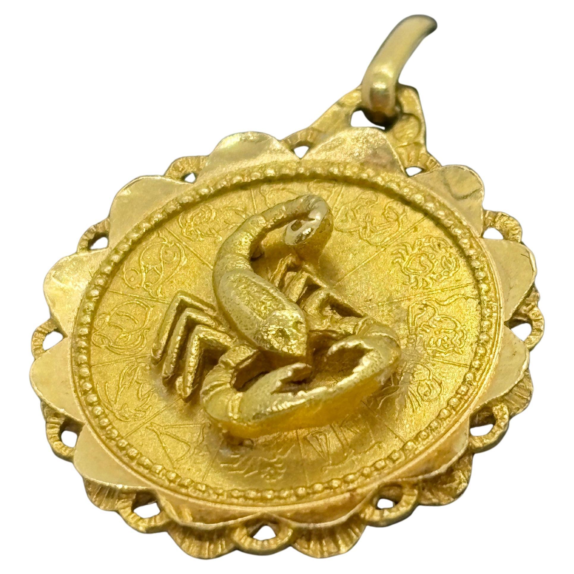 Medaglia dello Zodiaco dello Scorpione in oro 18k vintage di Augis - Ciondolo astrologico francese, 3.
