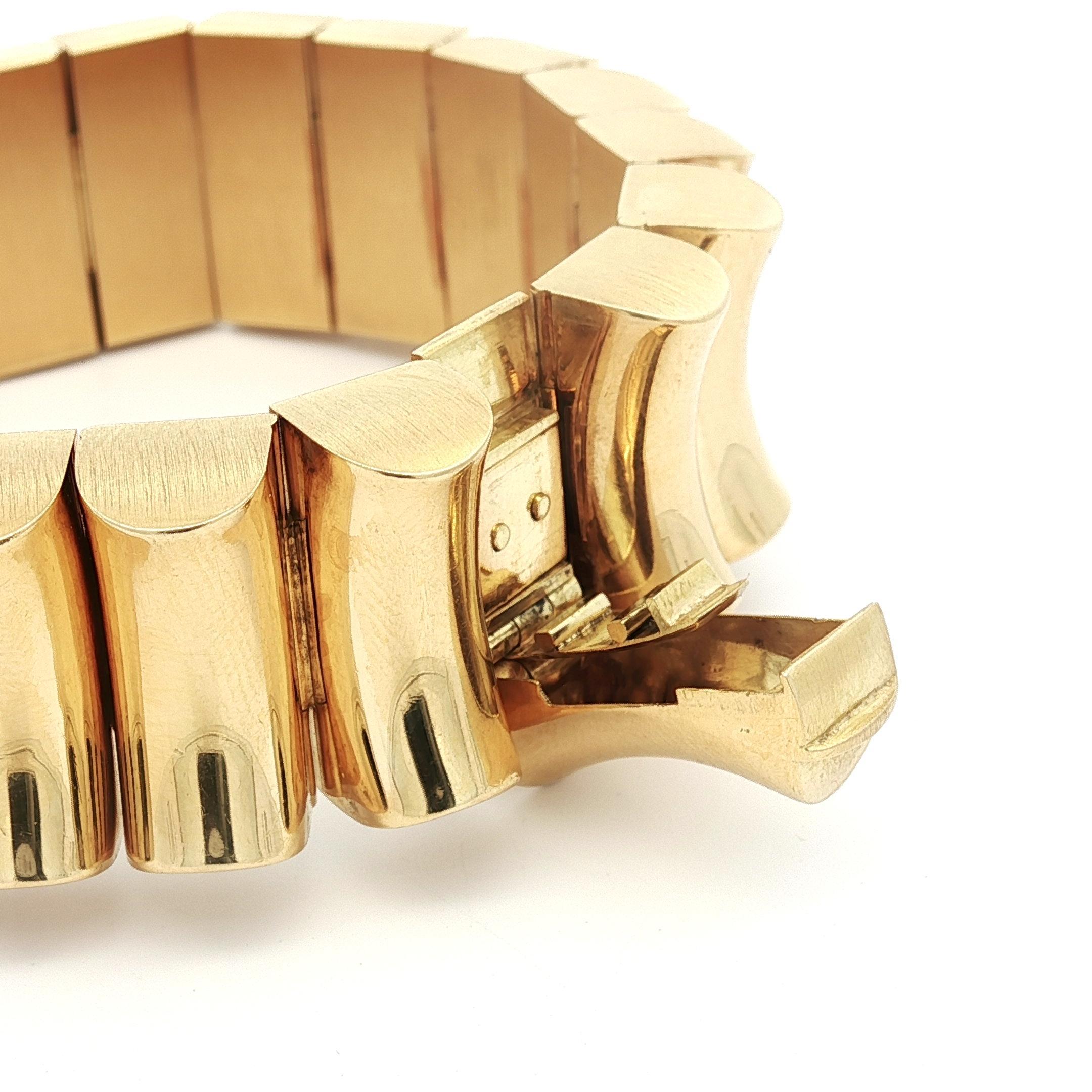 Pulsera de Declaración Cóncava Lisa Flexible Redondeada Pulida de Oro de 18k Vintage Retro en venta