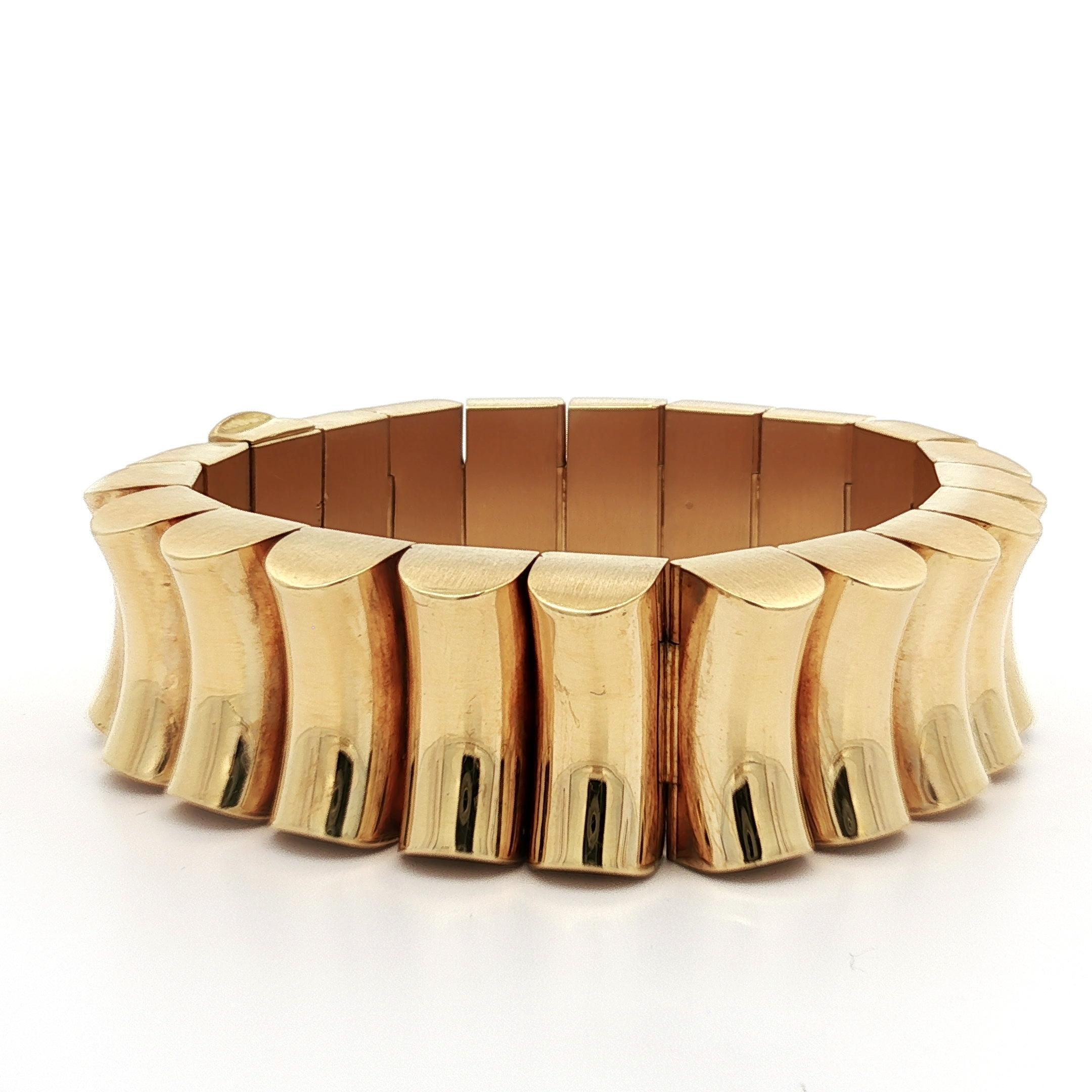 De las mujeres Pulsera de Declaración Cóncava Lisa Flexible Redondeada Pulida de Oro de 18k Vintage en venta