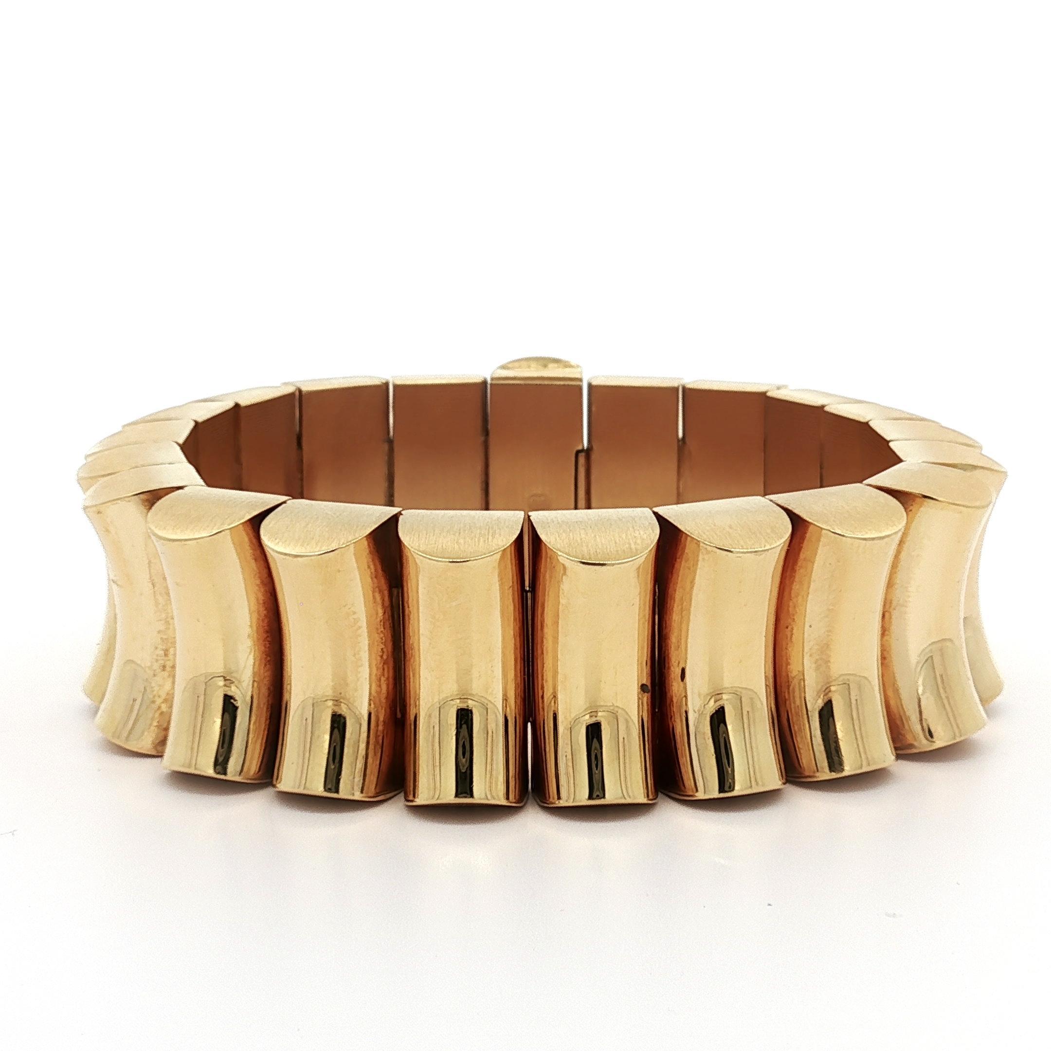 Pulsera de Declaración Cóncava Lisa Flexible Redondeada Pulida de Oro de 18k Vintage en venta 1